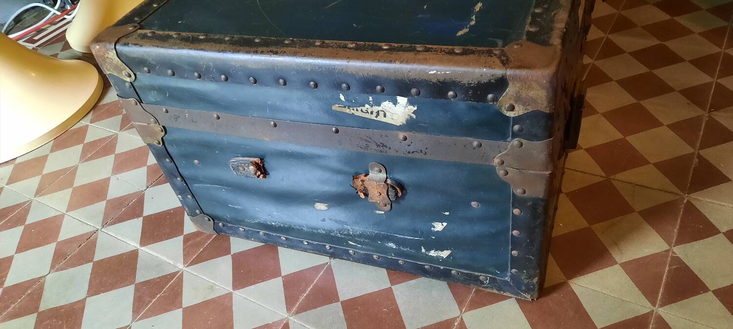 English travel trunk