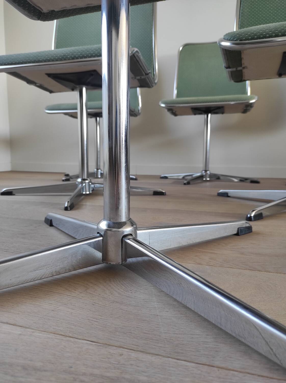 Suite de 6 chaises pivotantes Roche Bobois, 70's