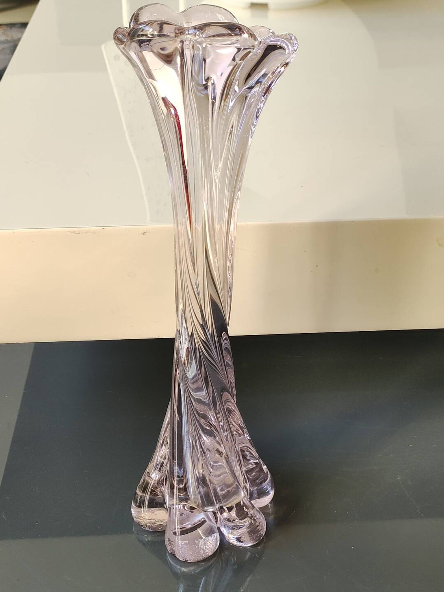 Grand Vase Design floral. En verre d Art soufflé Murano. Tons roses, 30,5cm