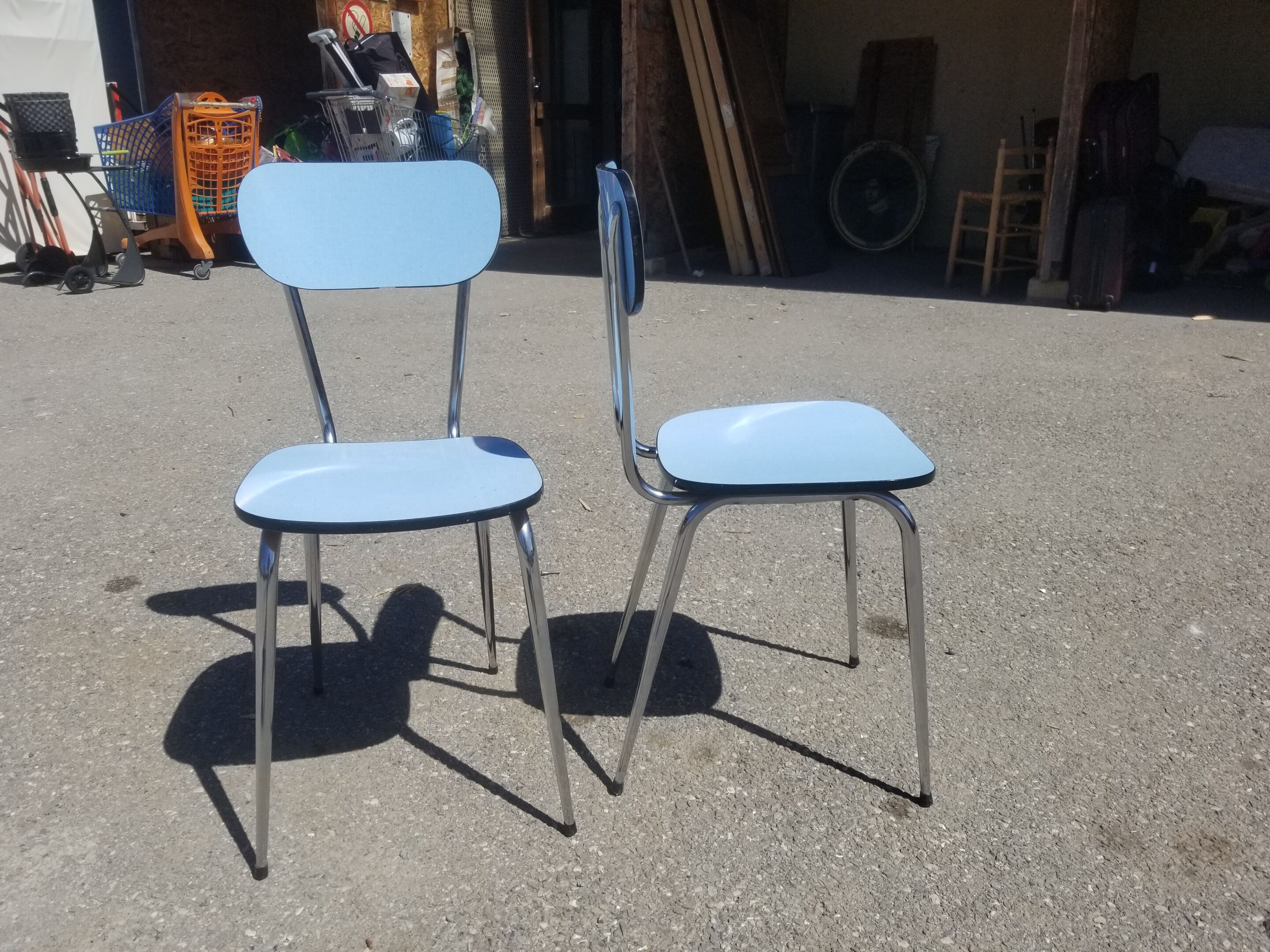Pair of vintage chairs in formica blue - 60s