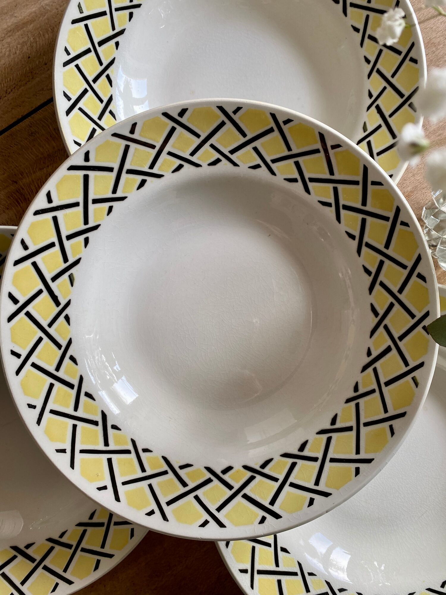 Set of 6 vintage hollow plates with yellow and black décor
