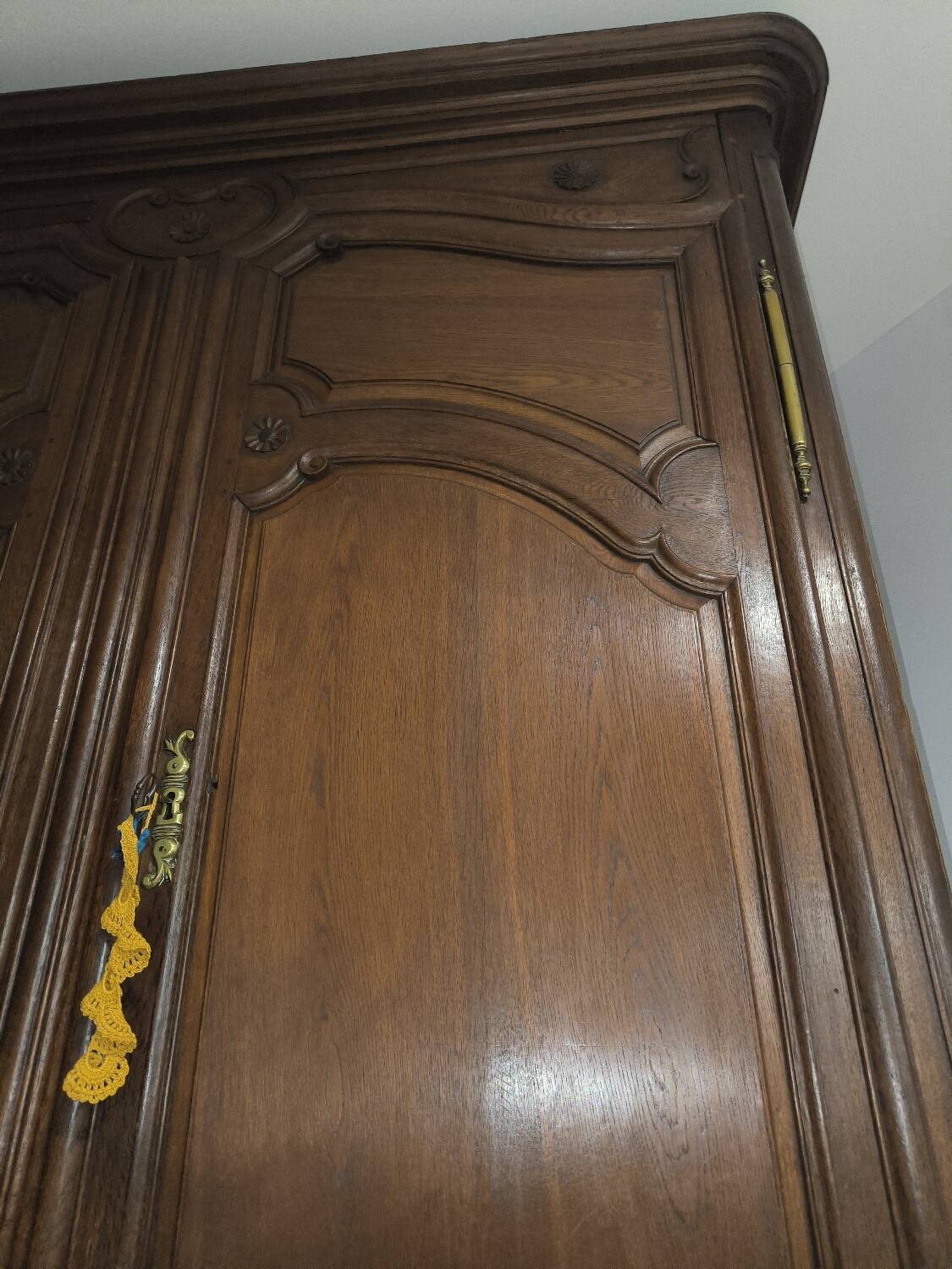 Lorraine wardrobe in solid oak from the 18th century.