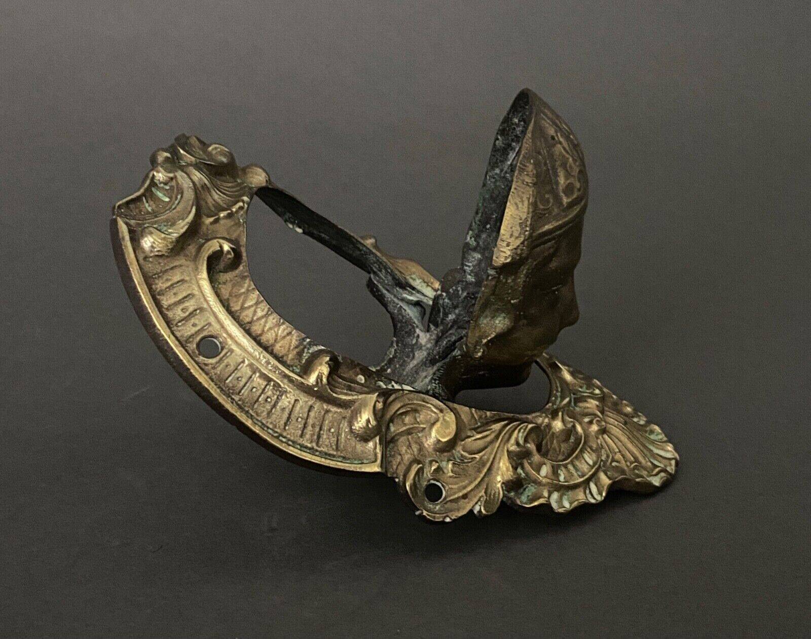 Ornementation de billard en bronze doré visage décor Louis XIV