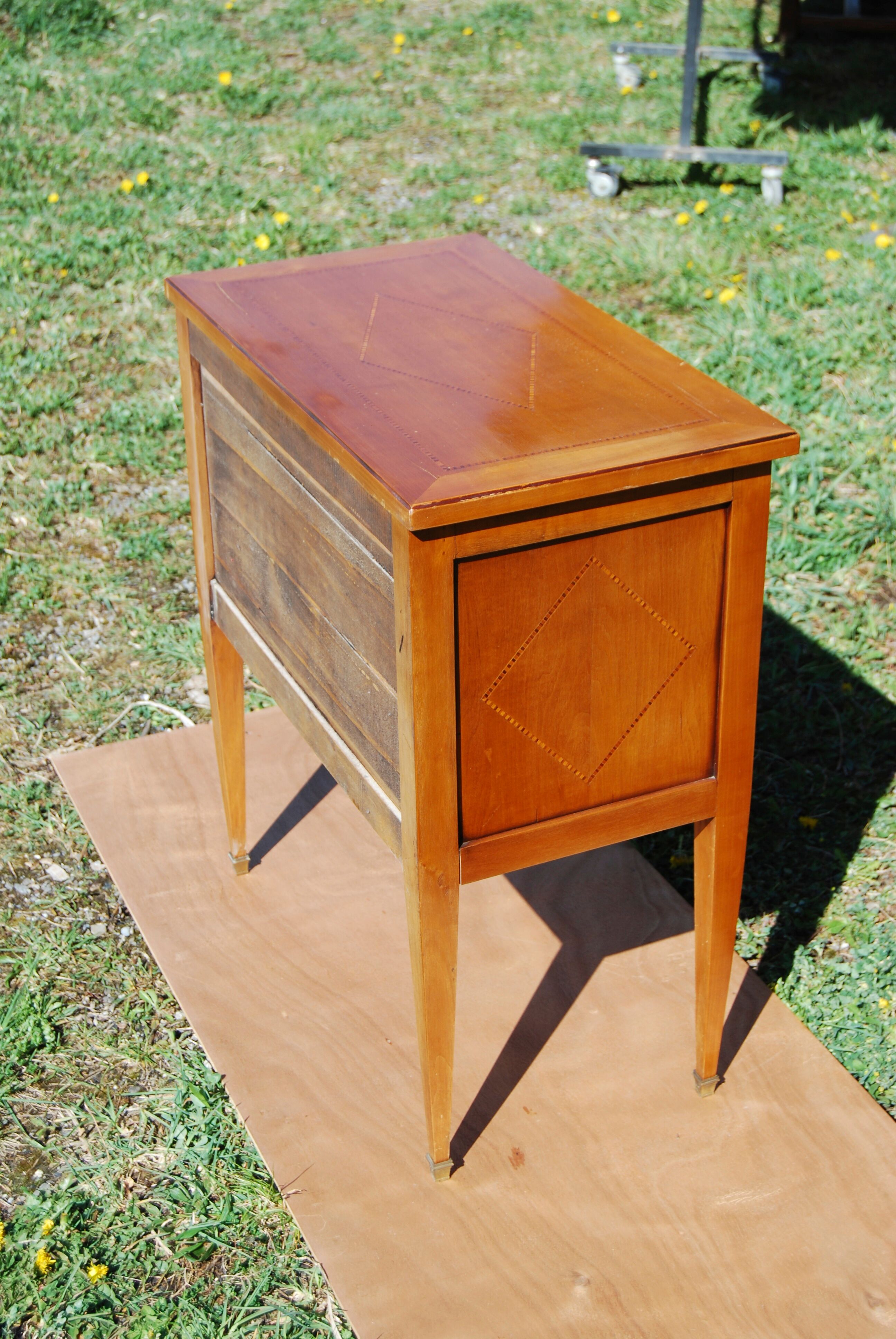 Louis XVI-style dresser with a marquetry fillet decoration
