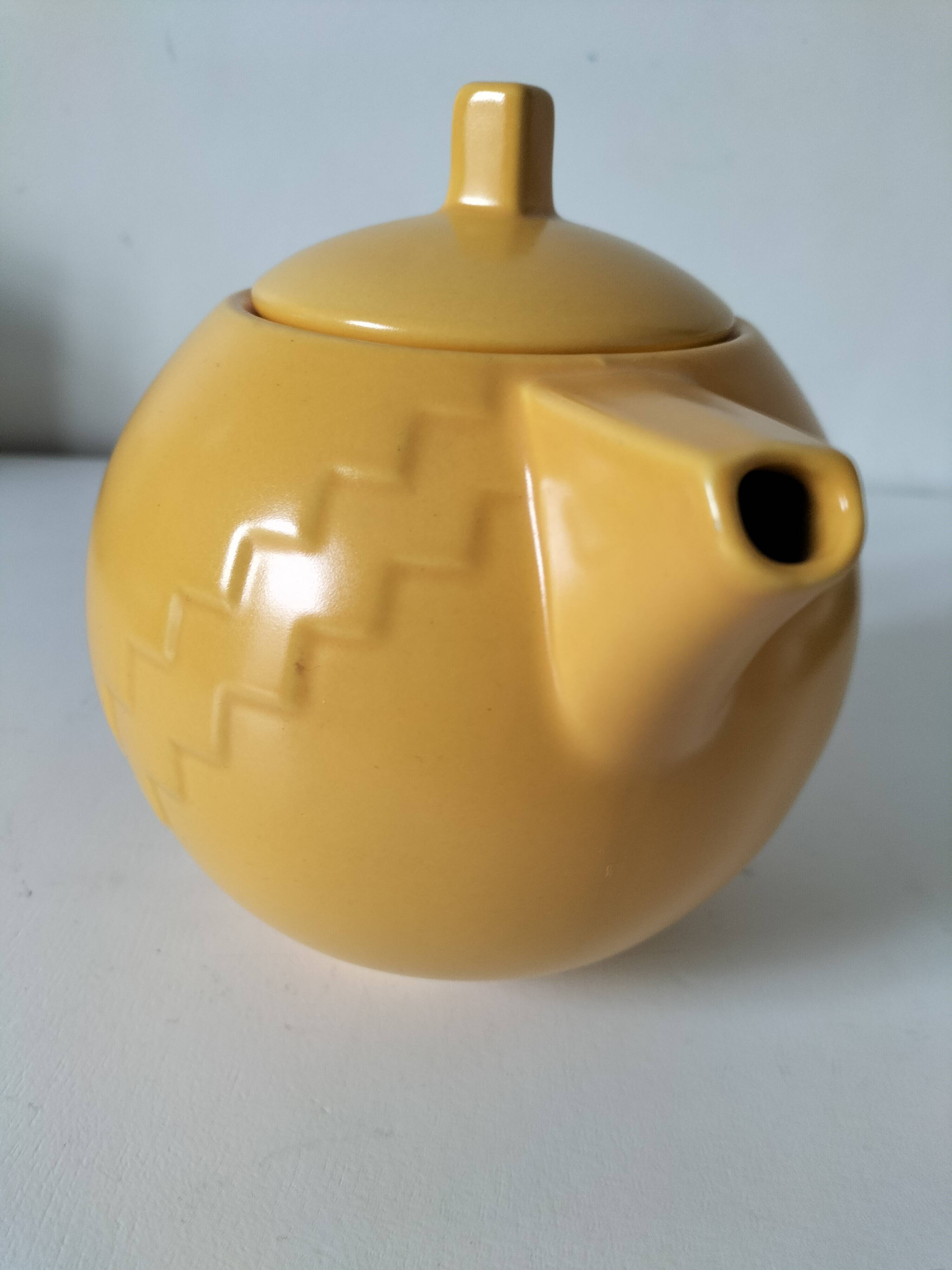 Salins Teapot – Memphis Design 1980s, Golden Yellow Color