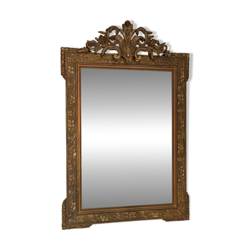Large bevelled rectangular mirror with gilded stucco.
