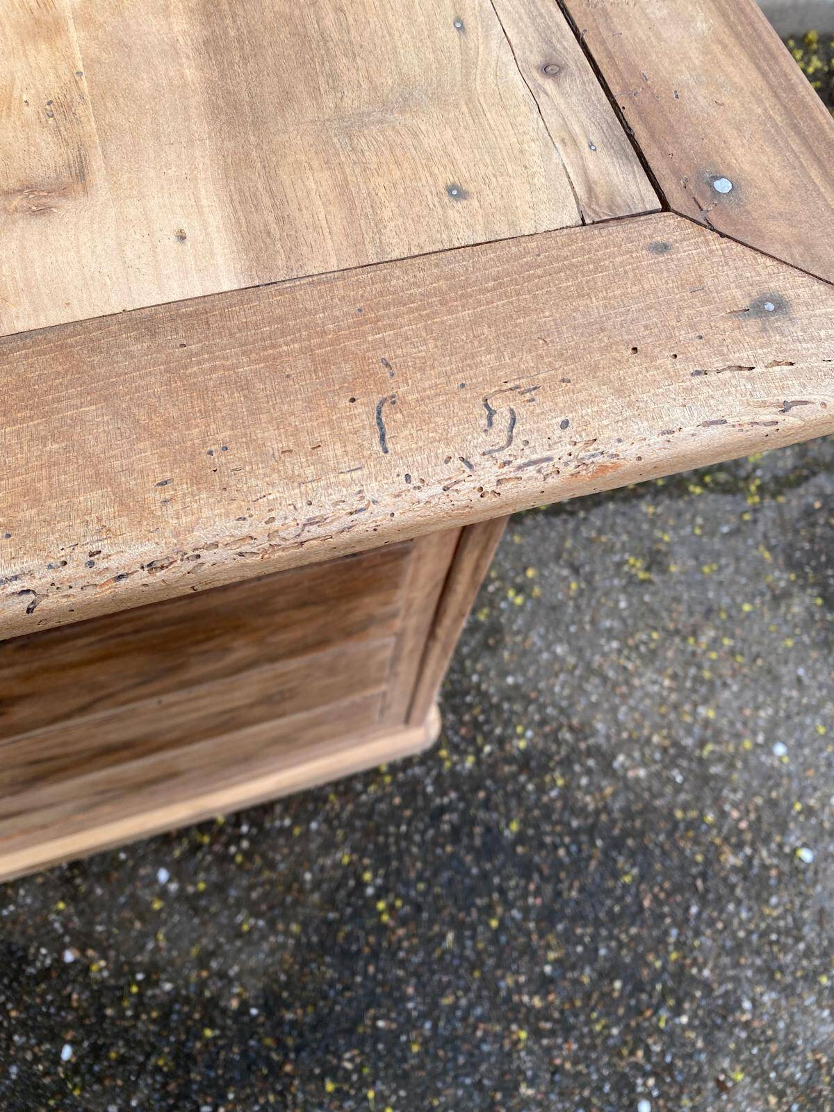 Renovated Louis Philippe chest of drawers in solid wood and walnut veneer from the 18th century.