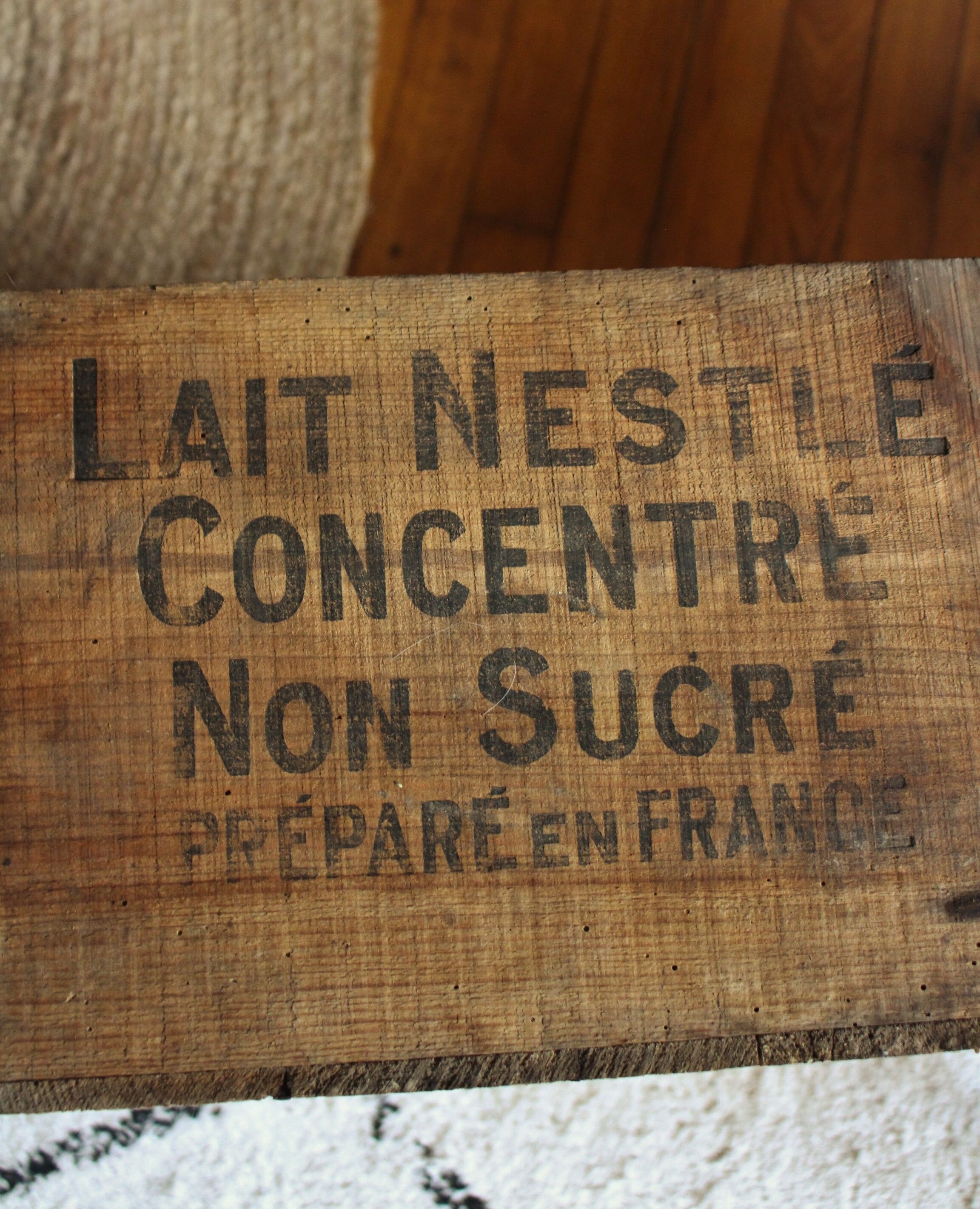 Nestlé wooden box