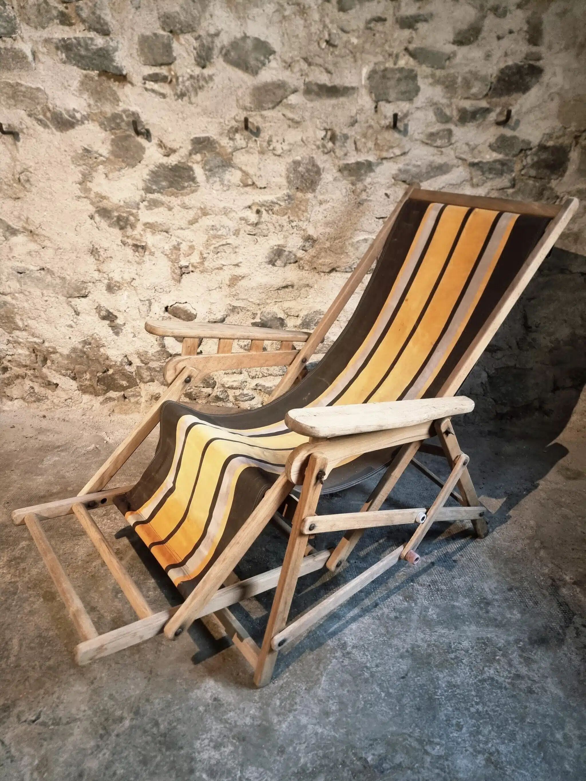 Vintage French folding lounge chair – 1950s/60s in beech with striped canvas, adjustable recliner