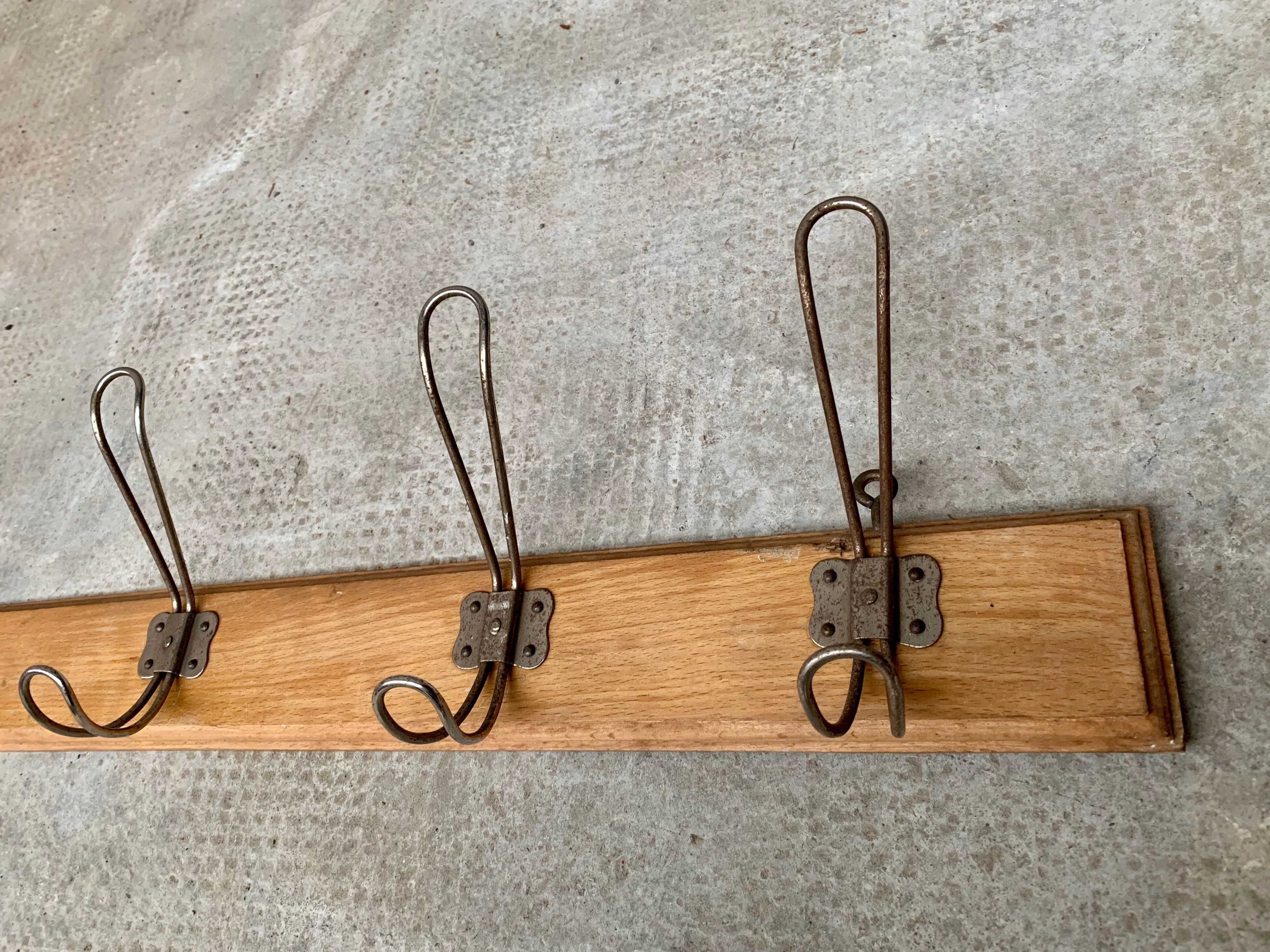 Wall coatrack