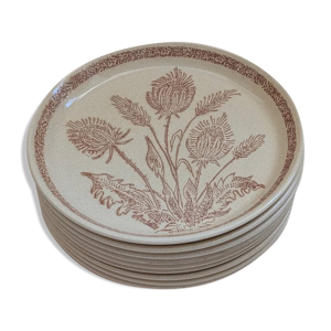 11 assiettes en grès