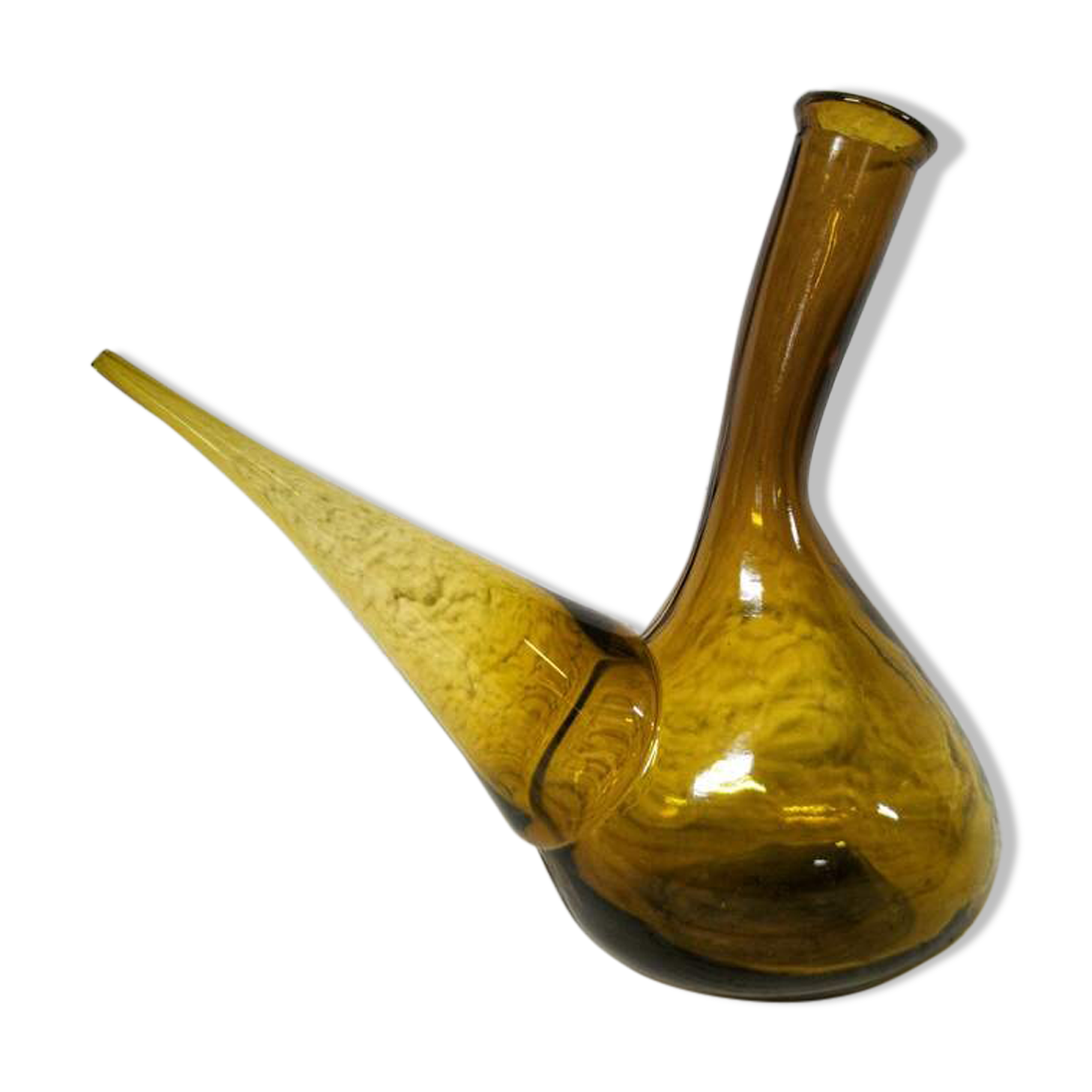 Catalan cues in amber glass
