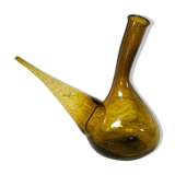 Catalan cues in amber glass
