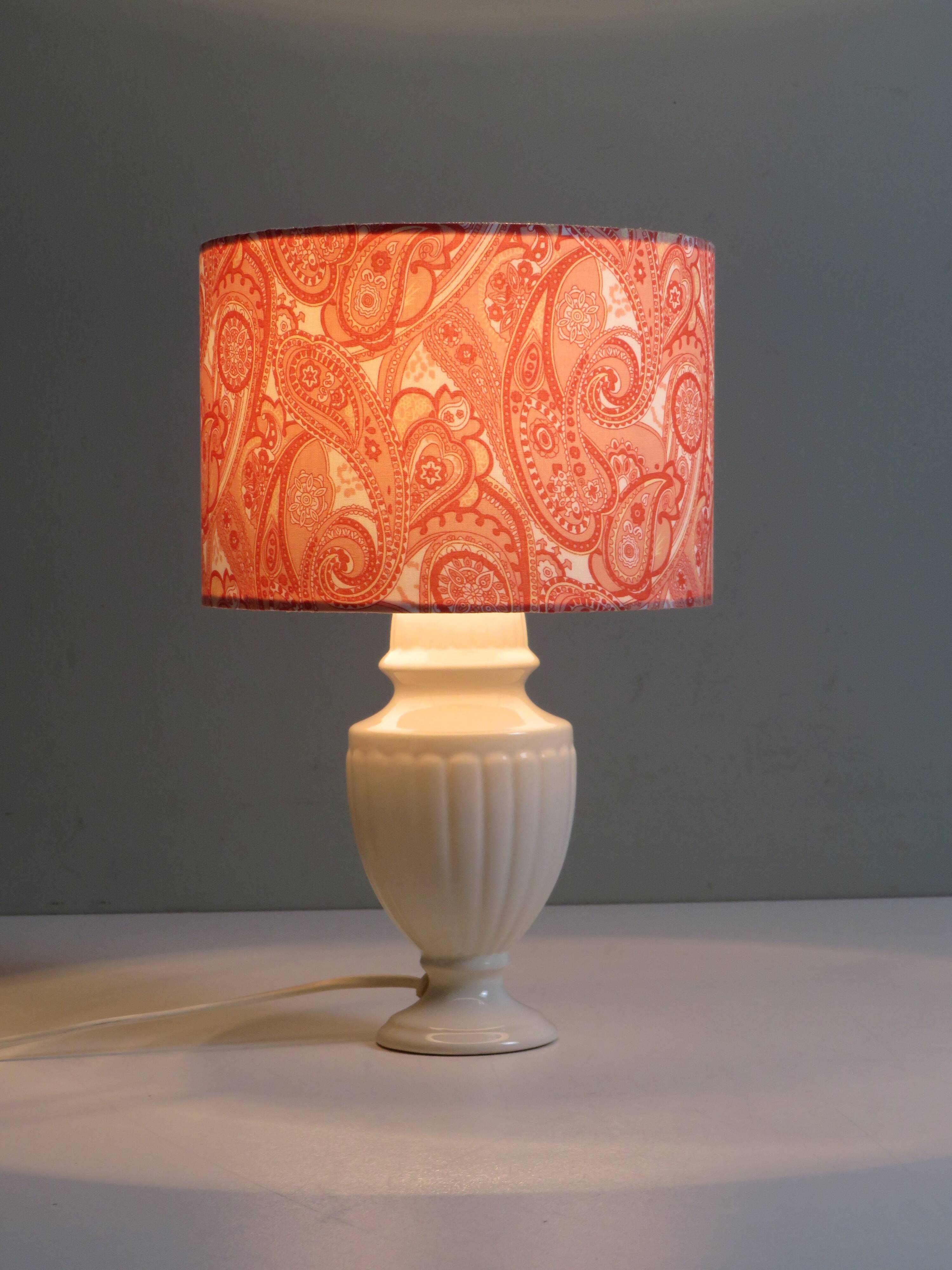 Lot de 2 lampes de chevet en céramique avec abat-jour à motif cachemire.