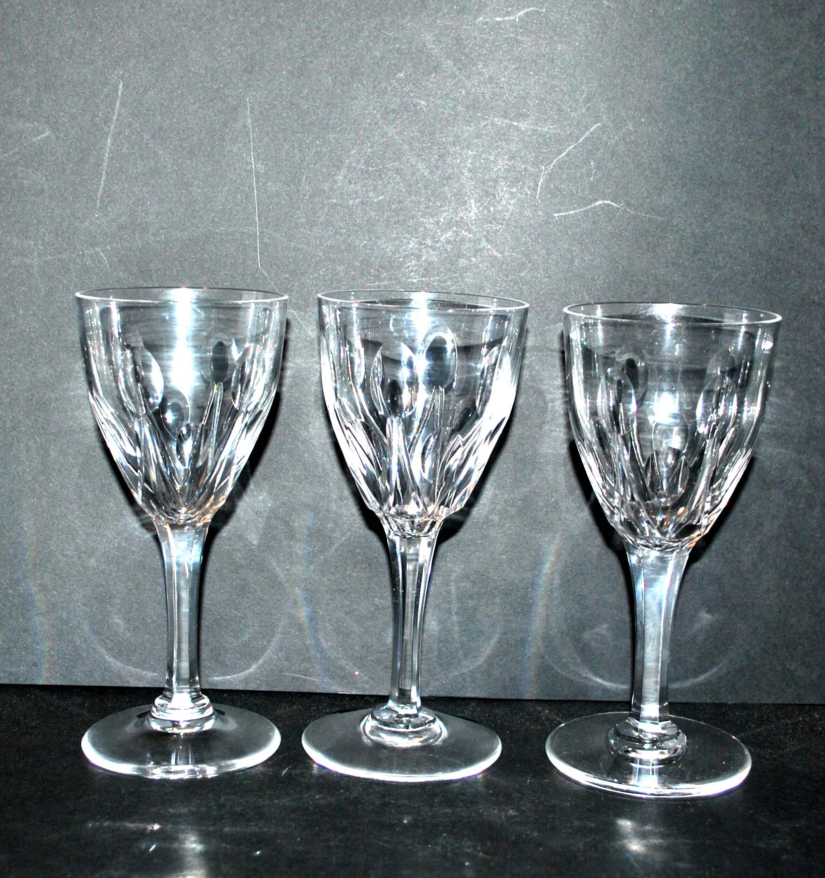 Set of 3 crystal carved wine glasses from saint-louis model vic 1930 14.5cm