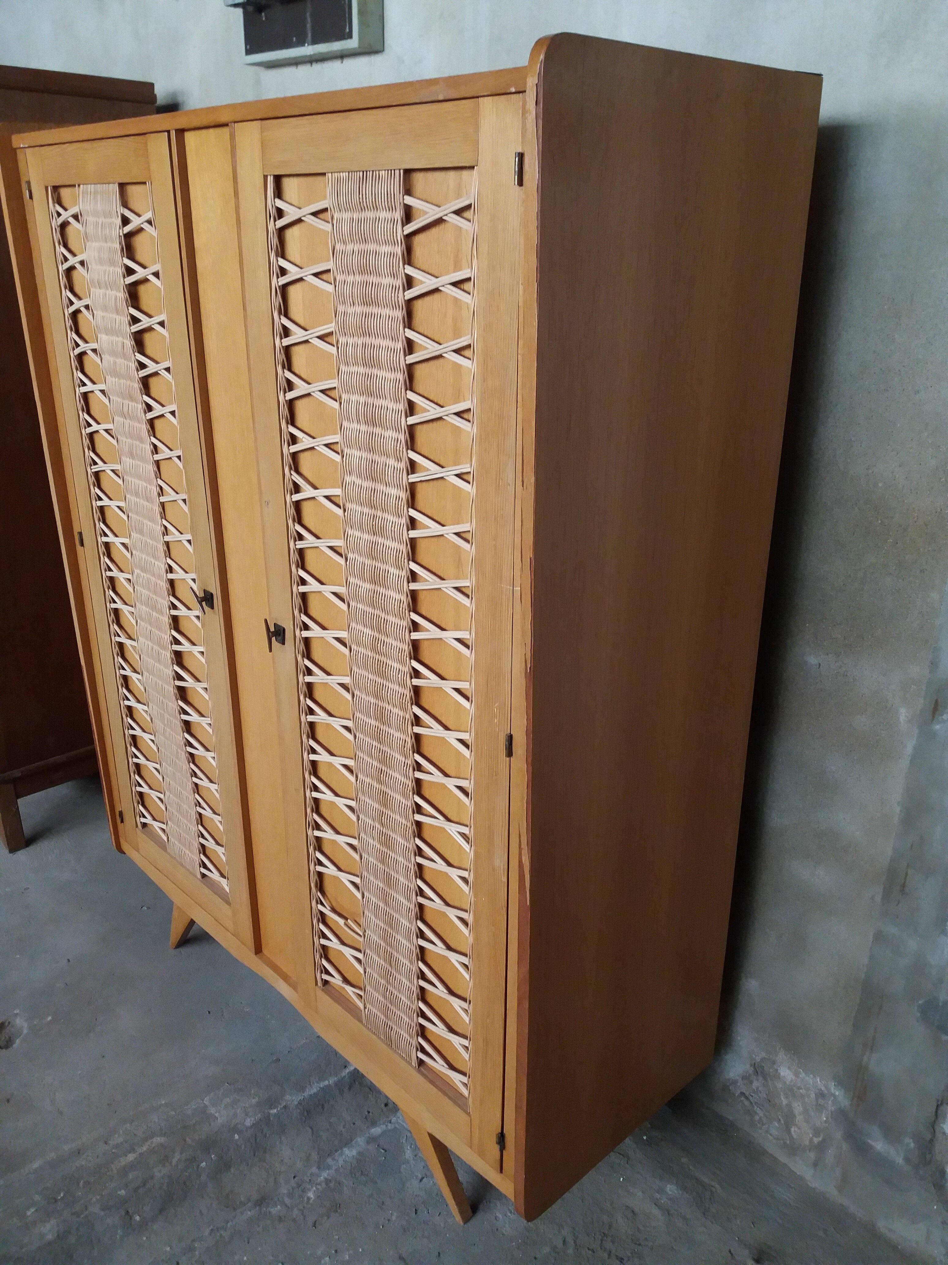 Armoire en rotin vintage