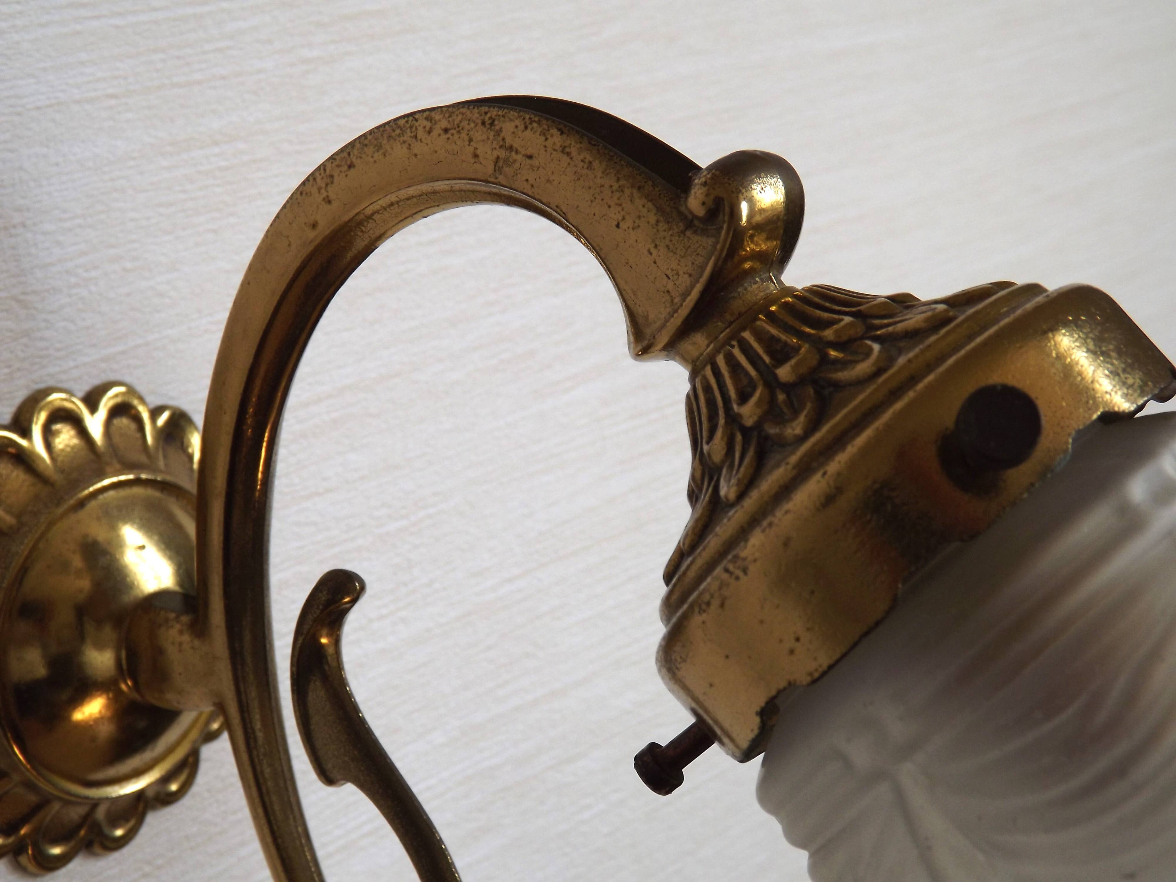 French Vintage Brass Single Wall Light Patterned Frilled Glass Shade