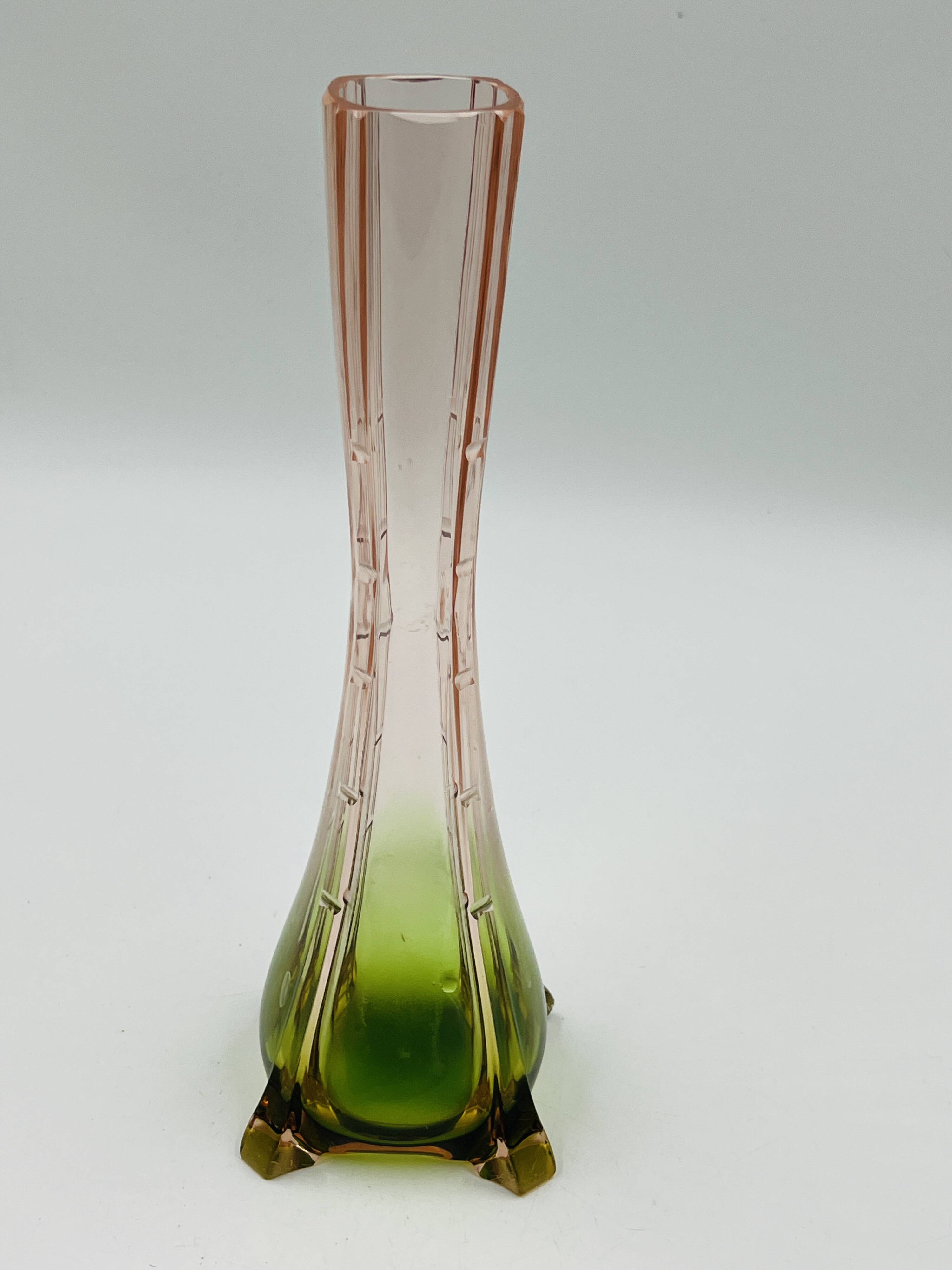 Paire de soliflores vintage en verre rose et vert