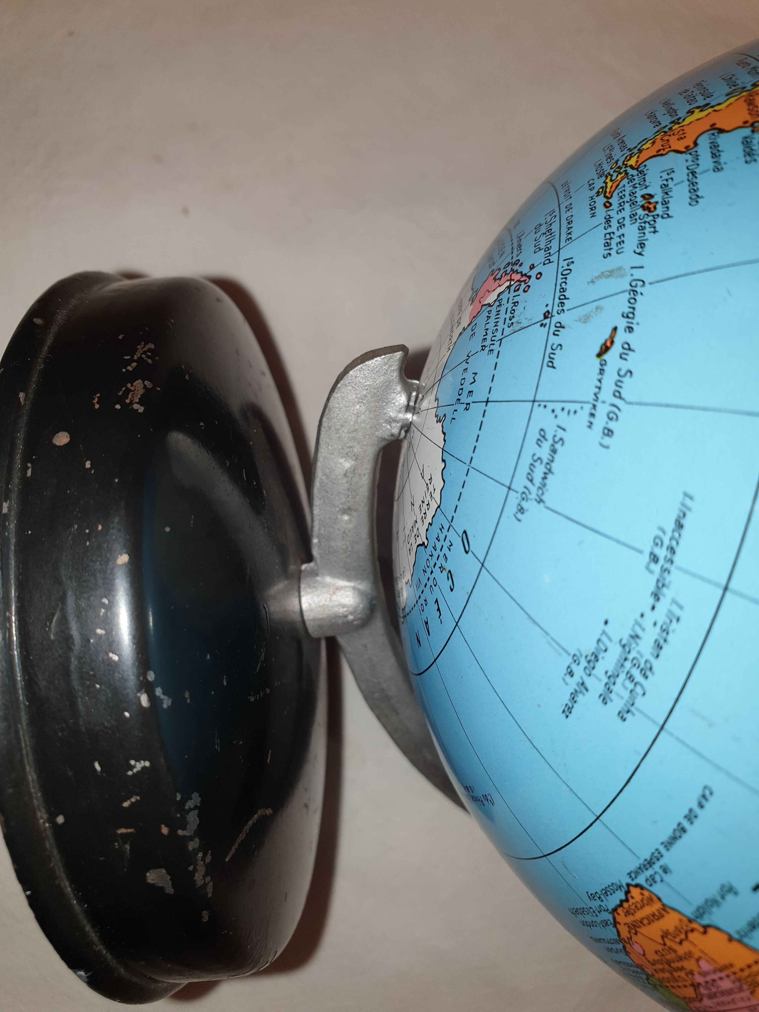 Small globe year 60 Taride