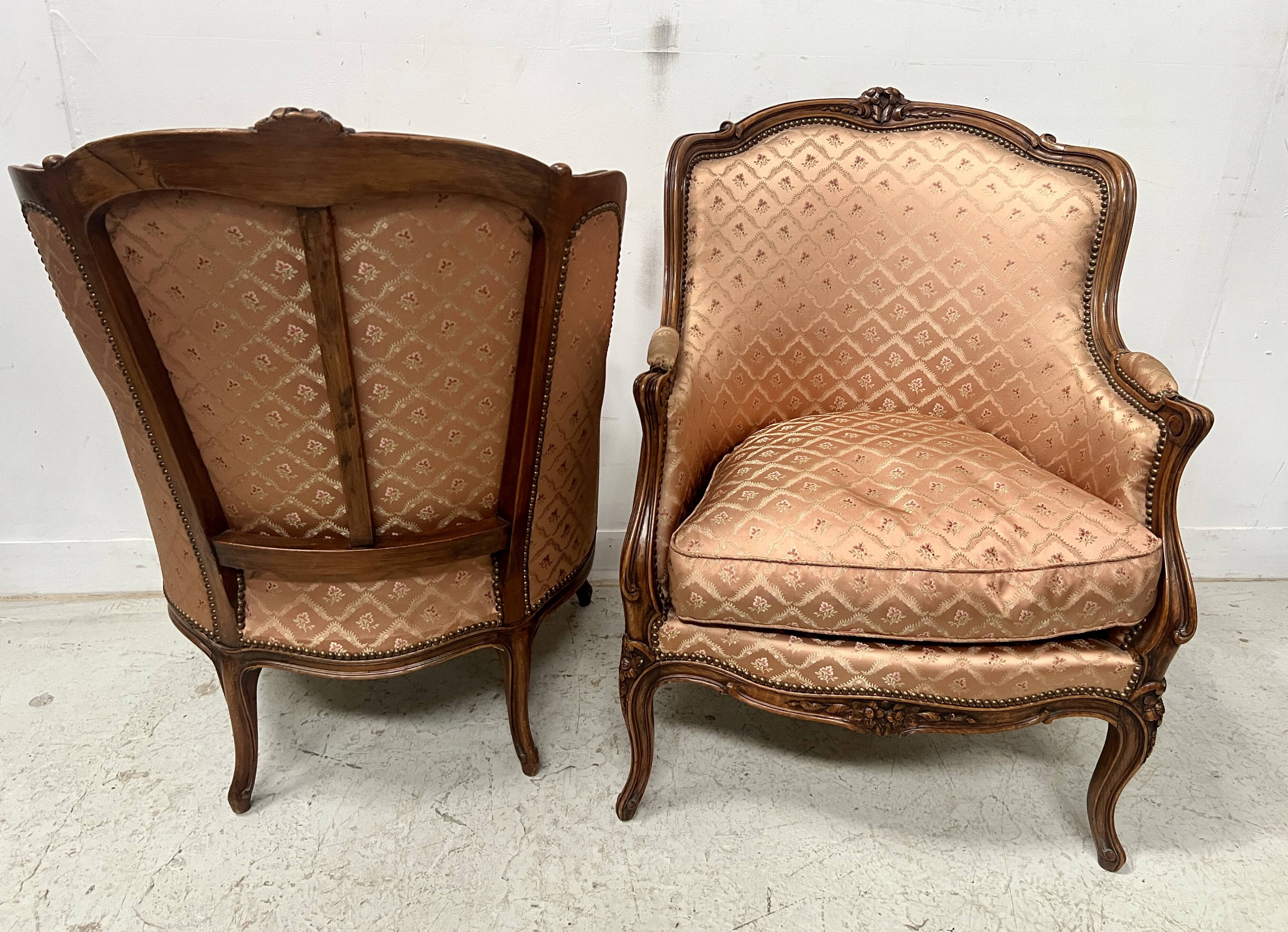 Paire de bergères de style Louis XV en bois narurel XX siècle