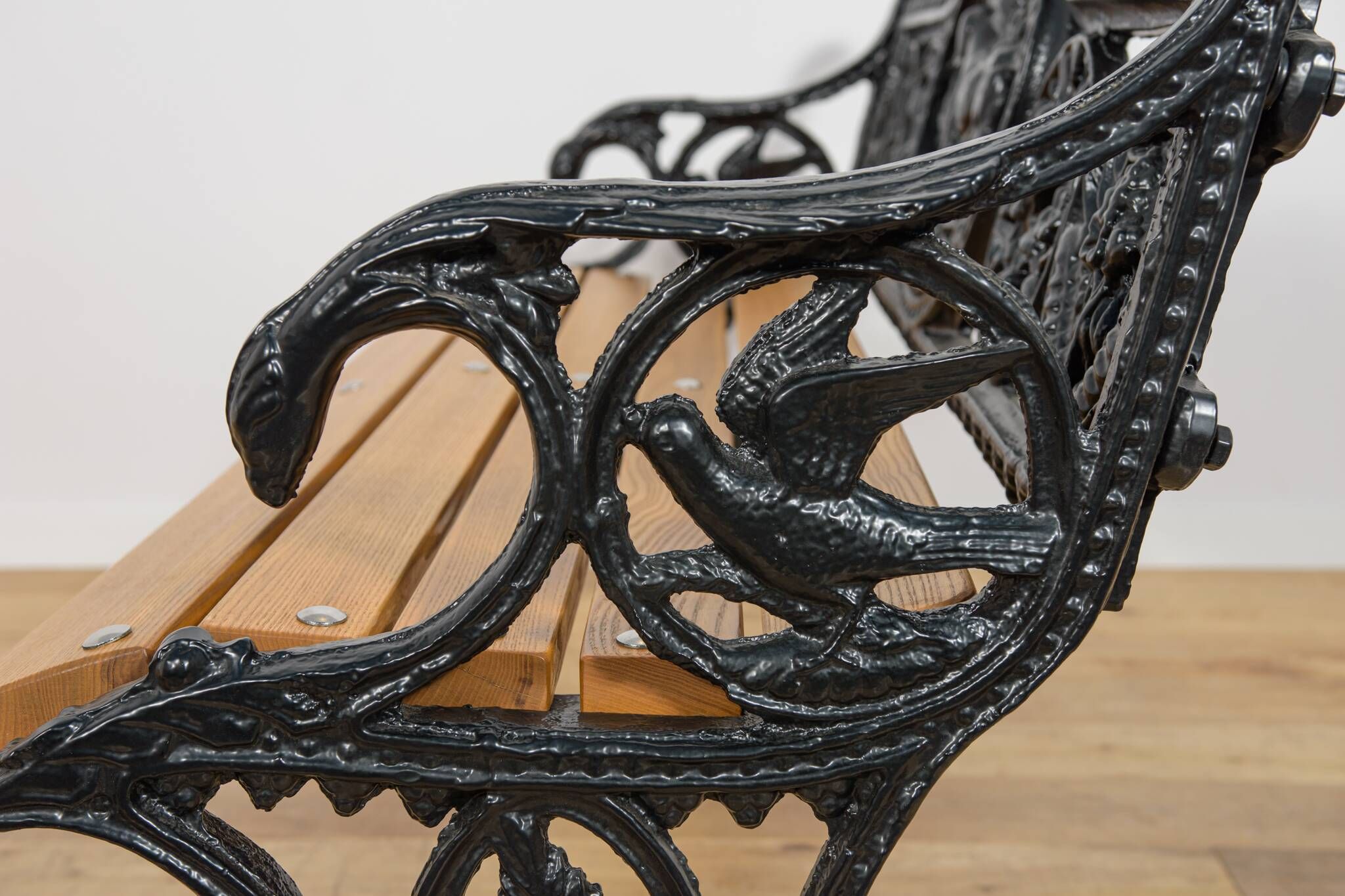 Victorian Cast Iron Garden Set – Bench and Two Armchairs, United Kingdom, Late 19th / Early 20th Century