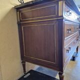 Mahogany commode with mahogany veneer from the Louis XVI period - late 18th century.