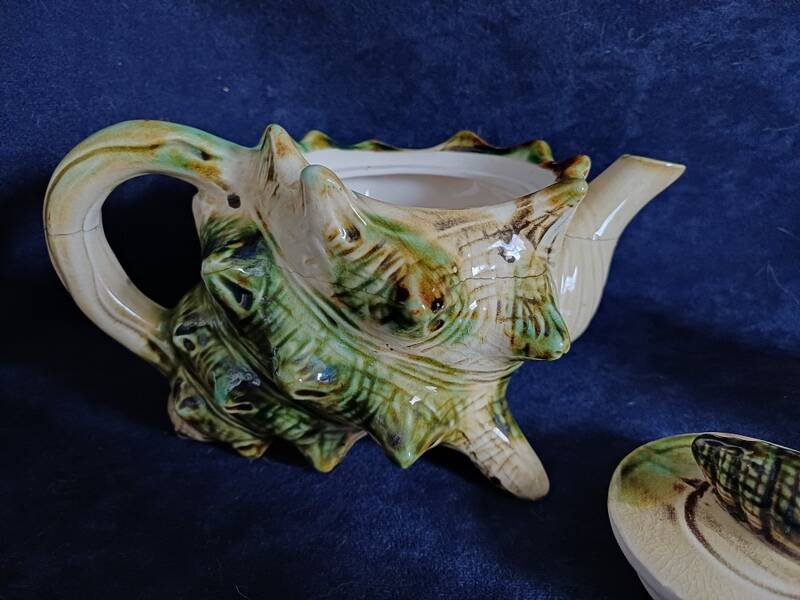 Tea/coffee service in majolica, 1950s/60s.