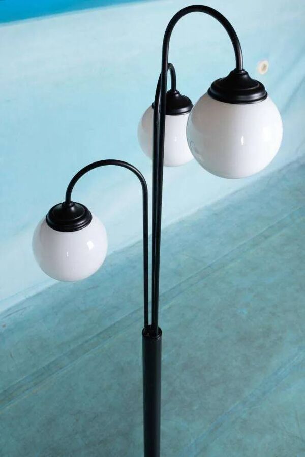 Lampe sur pied minimaliste en verre style âge de l'espace