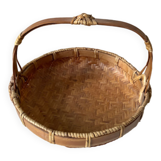 Bamboo basket with handle