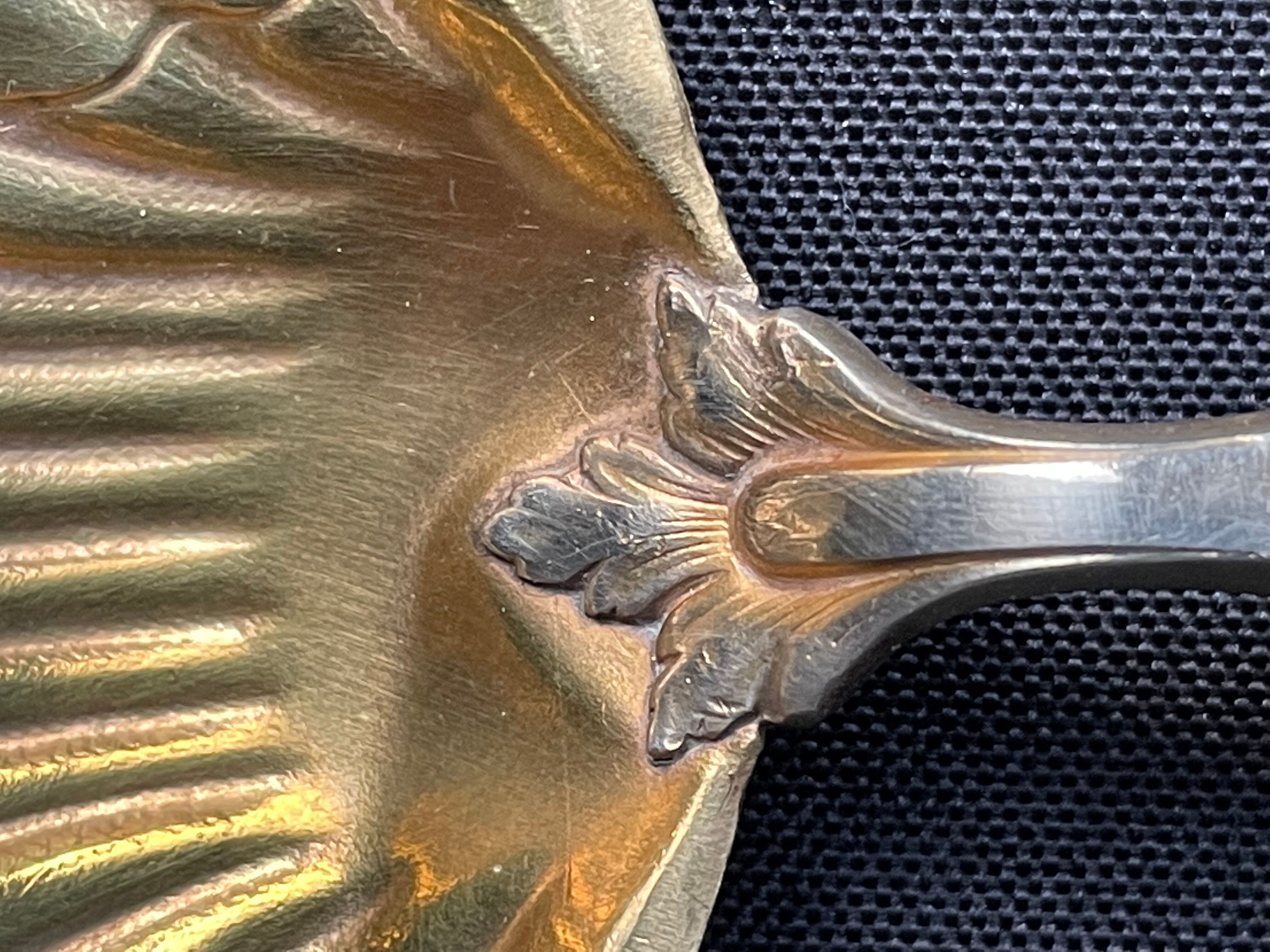 Covered strawberry service box