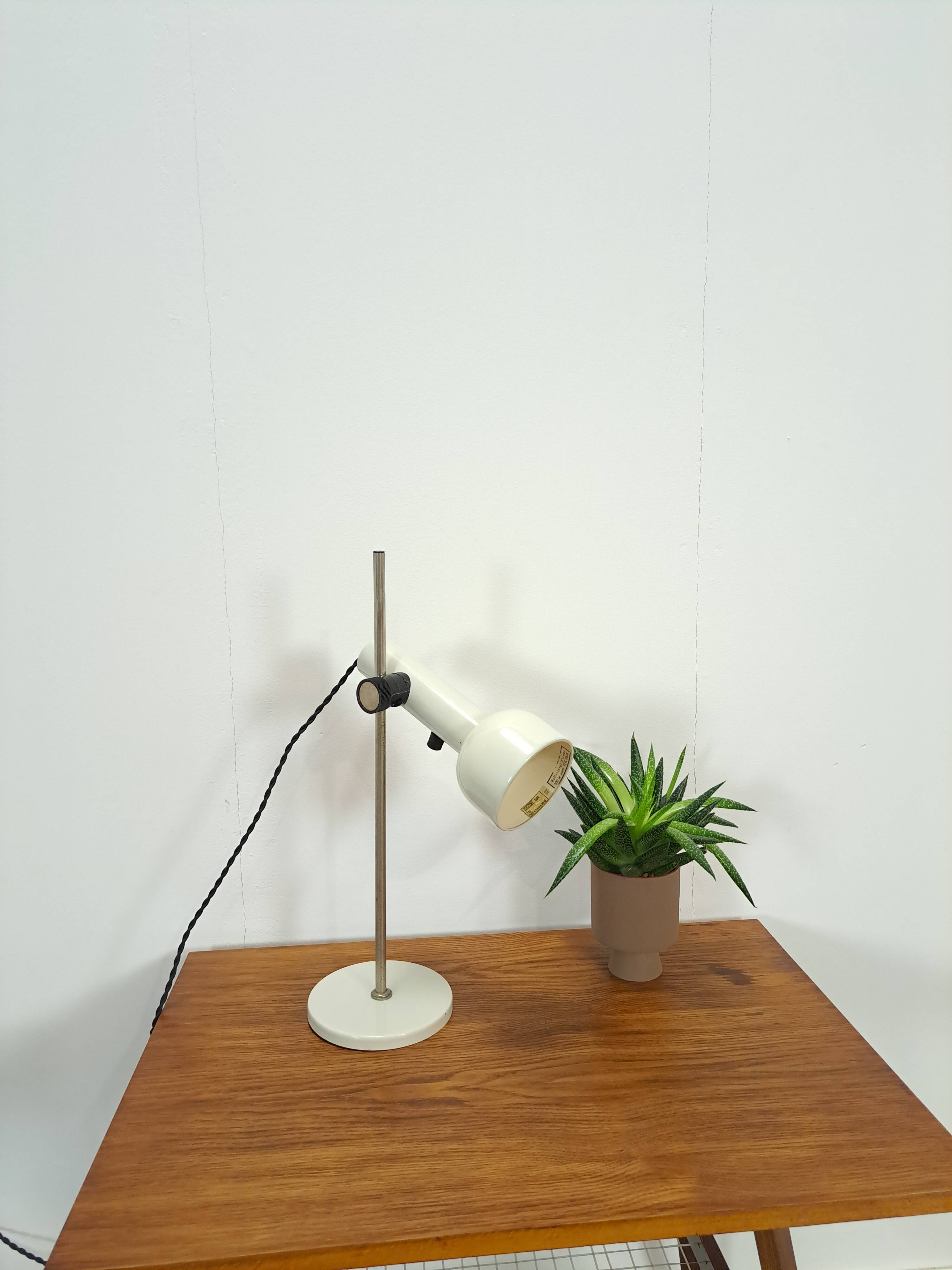 Wit metalen bureaulamp, tafellamp