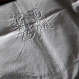 Sheet with headband with monogram
