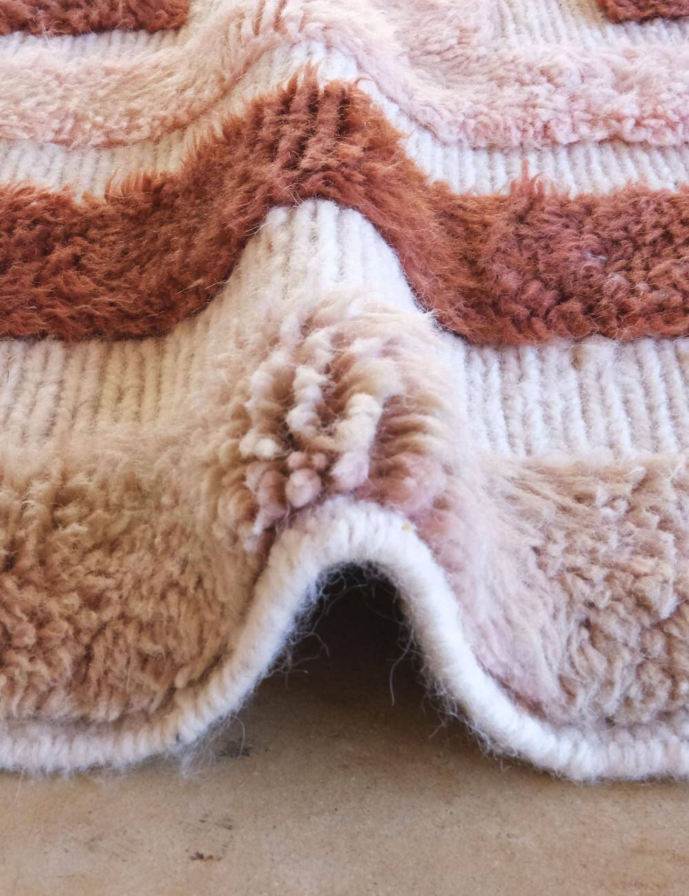 Luxurious Beni Mrirt Rug - 260 x 160 cm