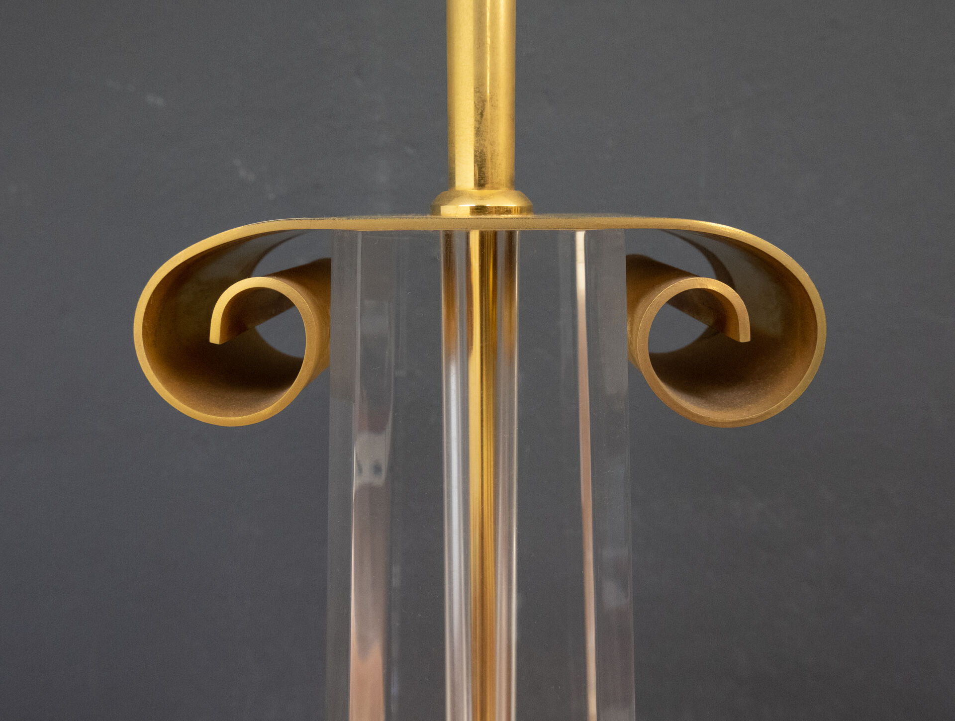 Les arcades lucite gold-plated brass table lamp