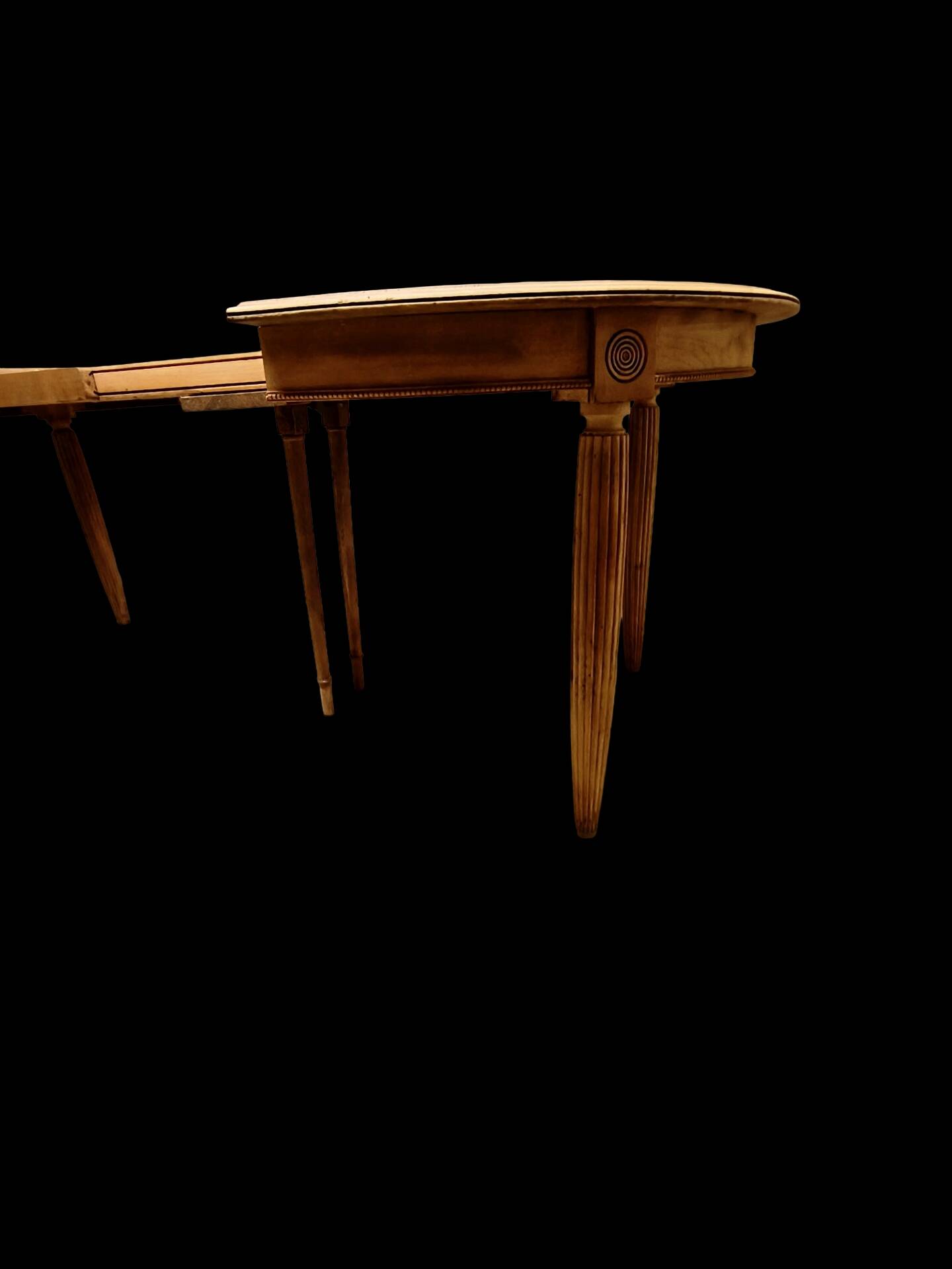 Oval extendable table in Louis XVI style – Renovated solid walnut