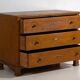 Commode ancienne à trois tiroirs (vers 1920)