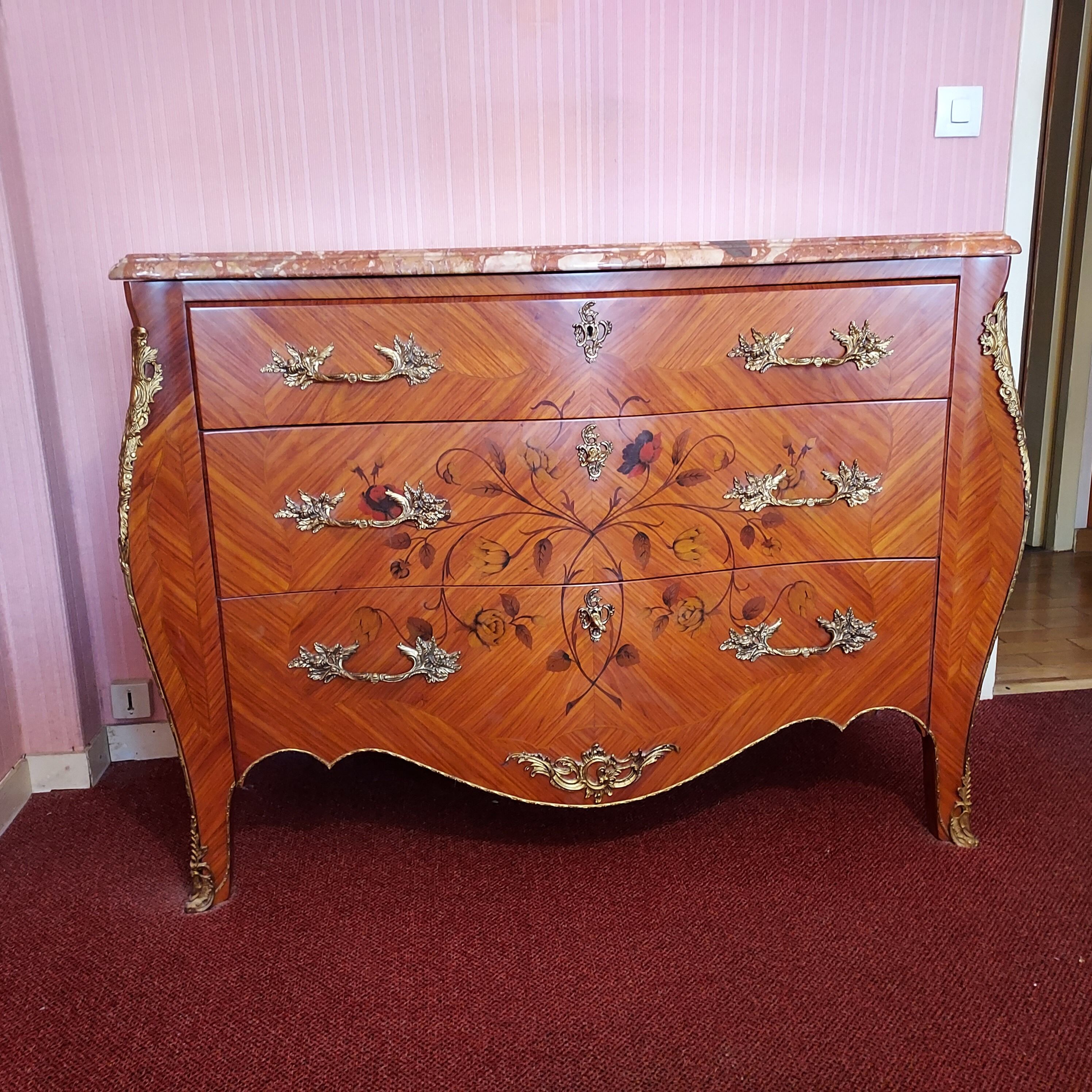 Commode Louis XV, Bois de rose et marquetterie