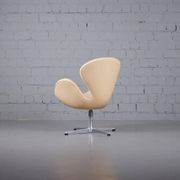 Swan chair by Arne Jacobsen for Fritz Hansen with tilt function