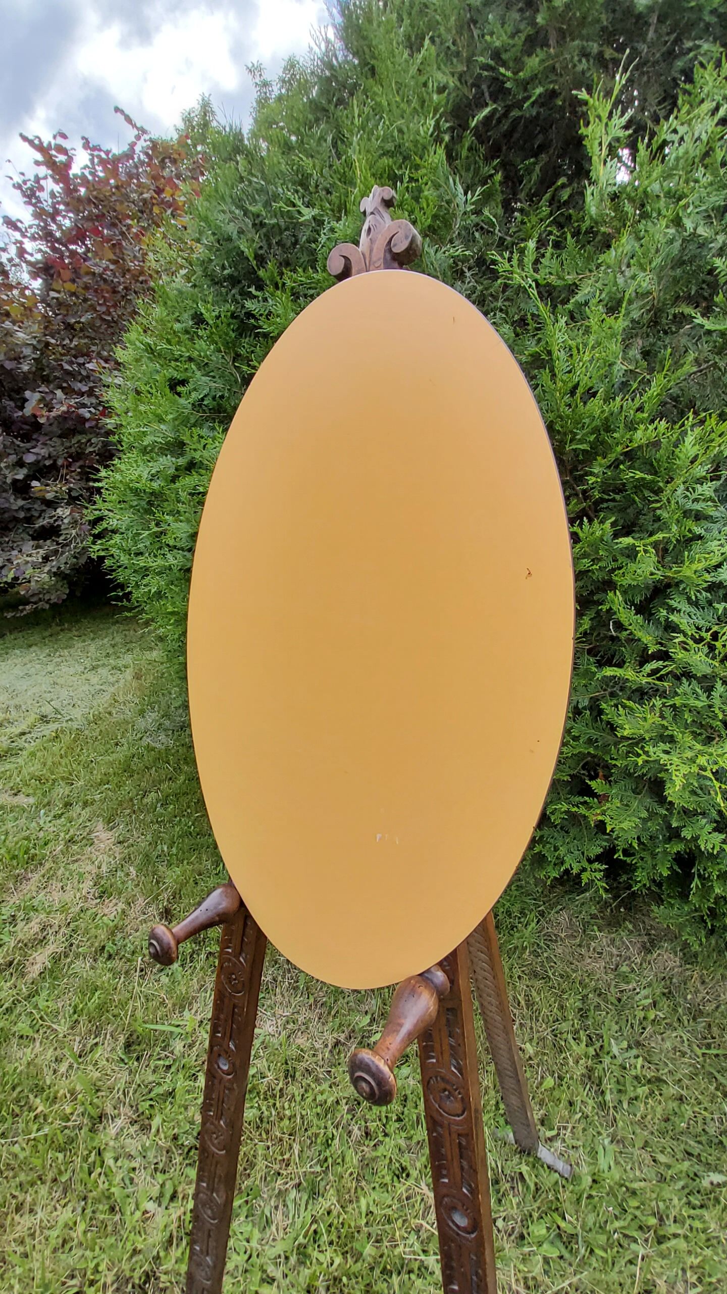 Oval Italian mirror of the 70s two complexions