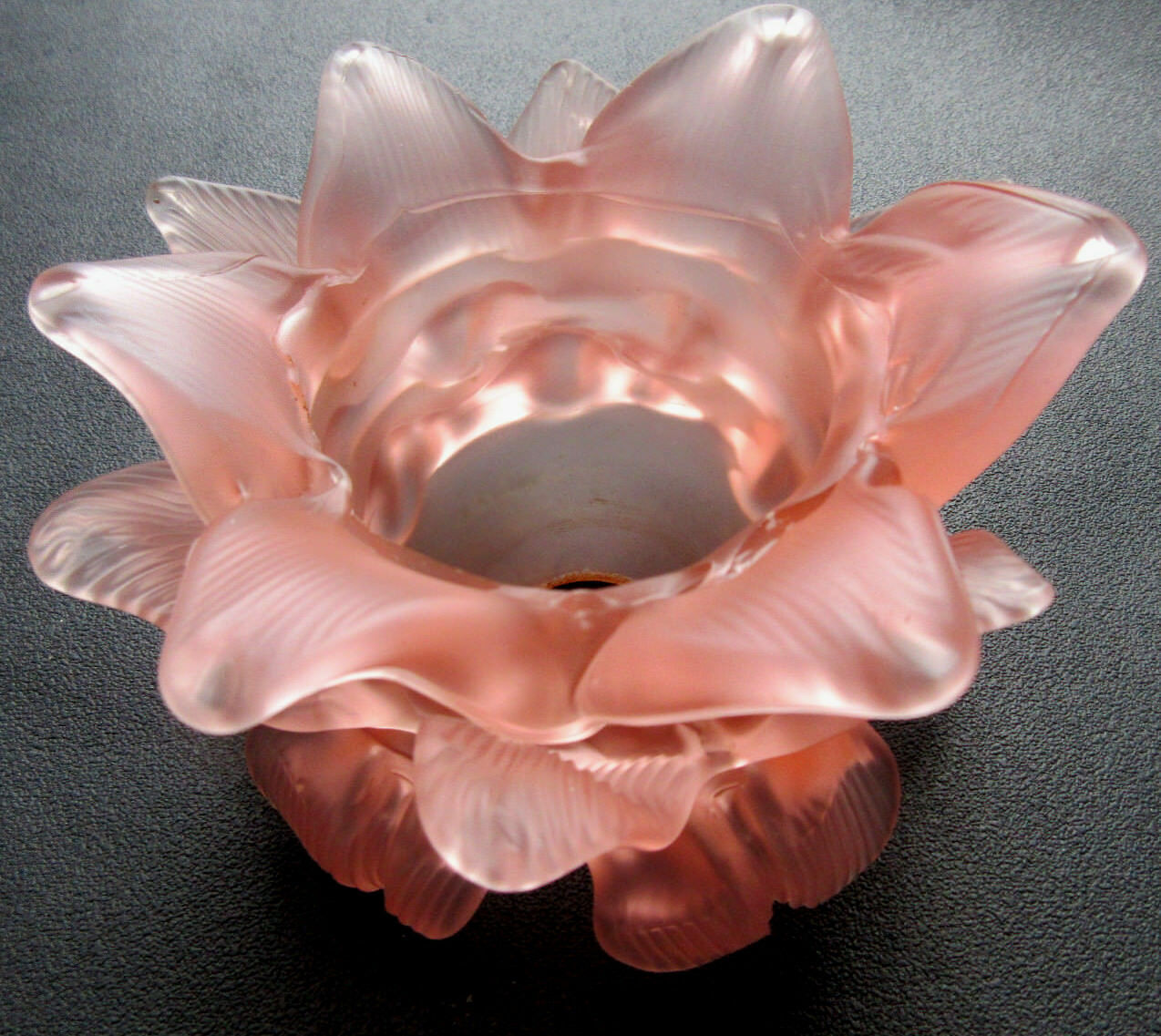 Art Deco lamp tulip in pink glass paste: Flower with 18 petals