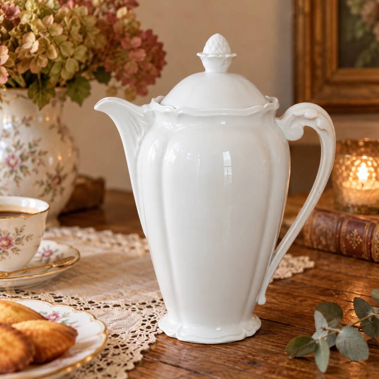 White porcelain coffee pot from Limoges – Former Royal Manufacture