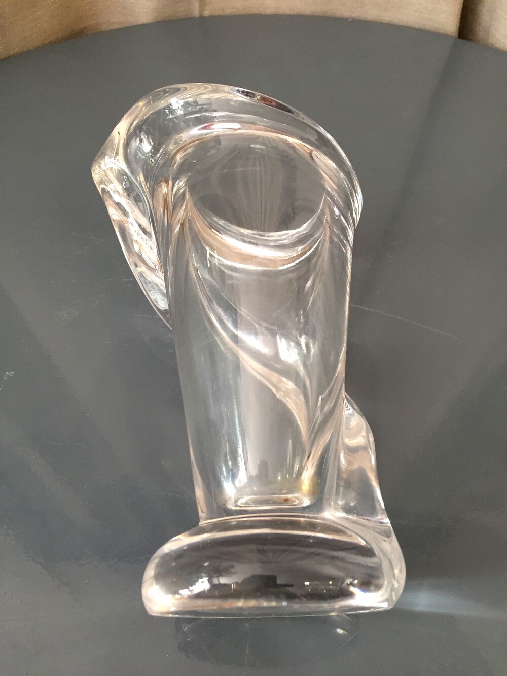 Crystal vase of torsadee shaped valves