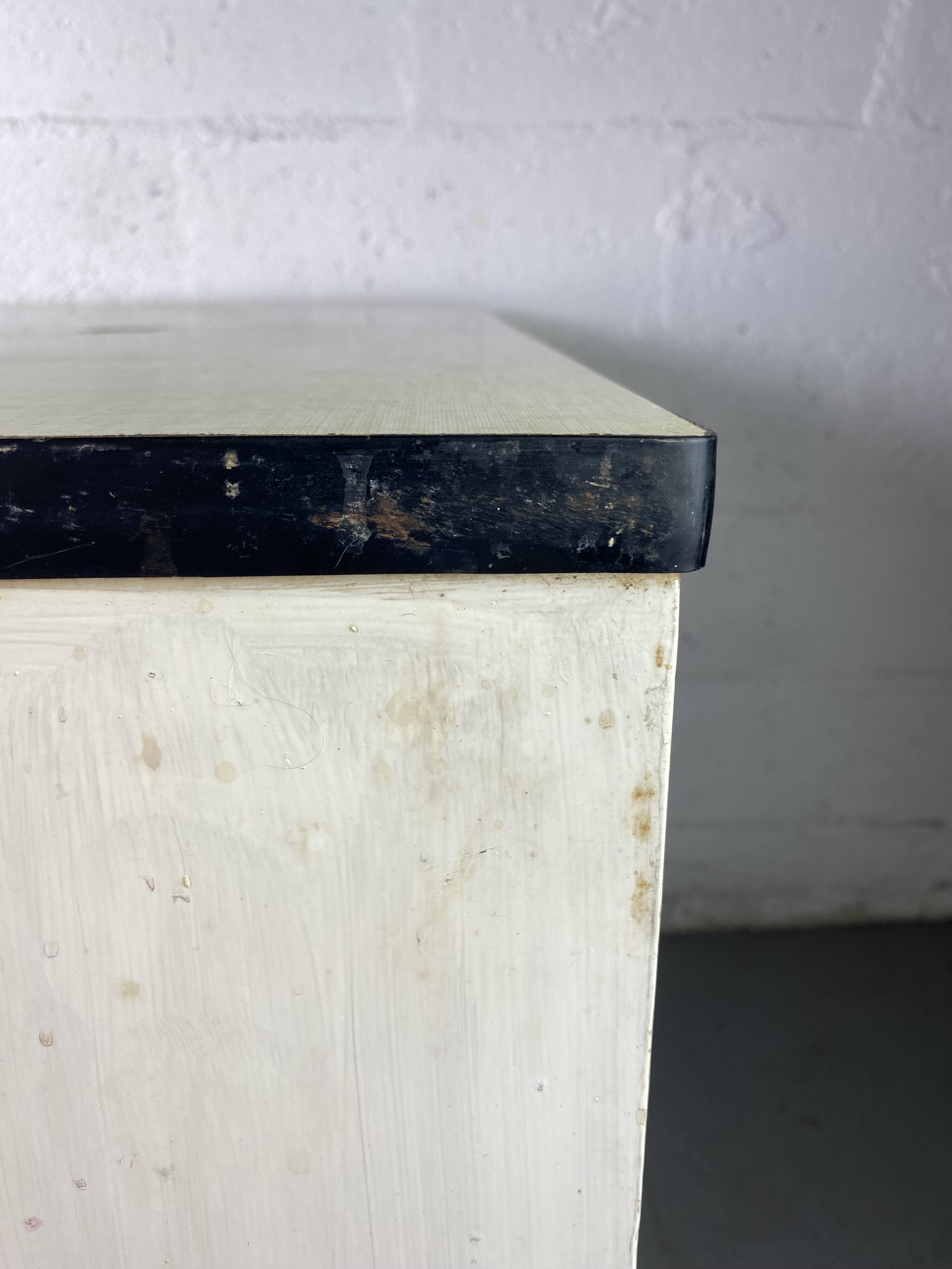 Kitchen sideboard in weathered Formica