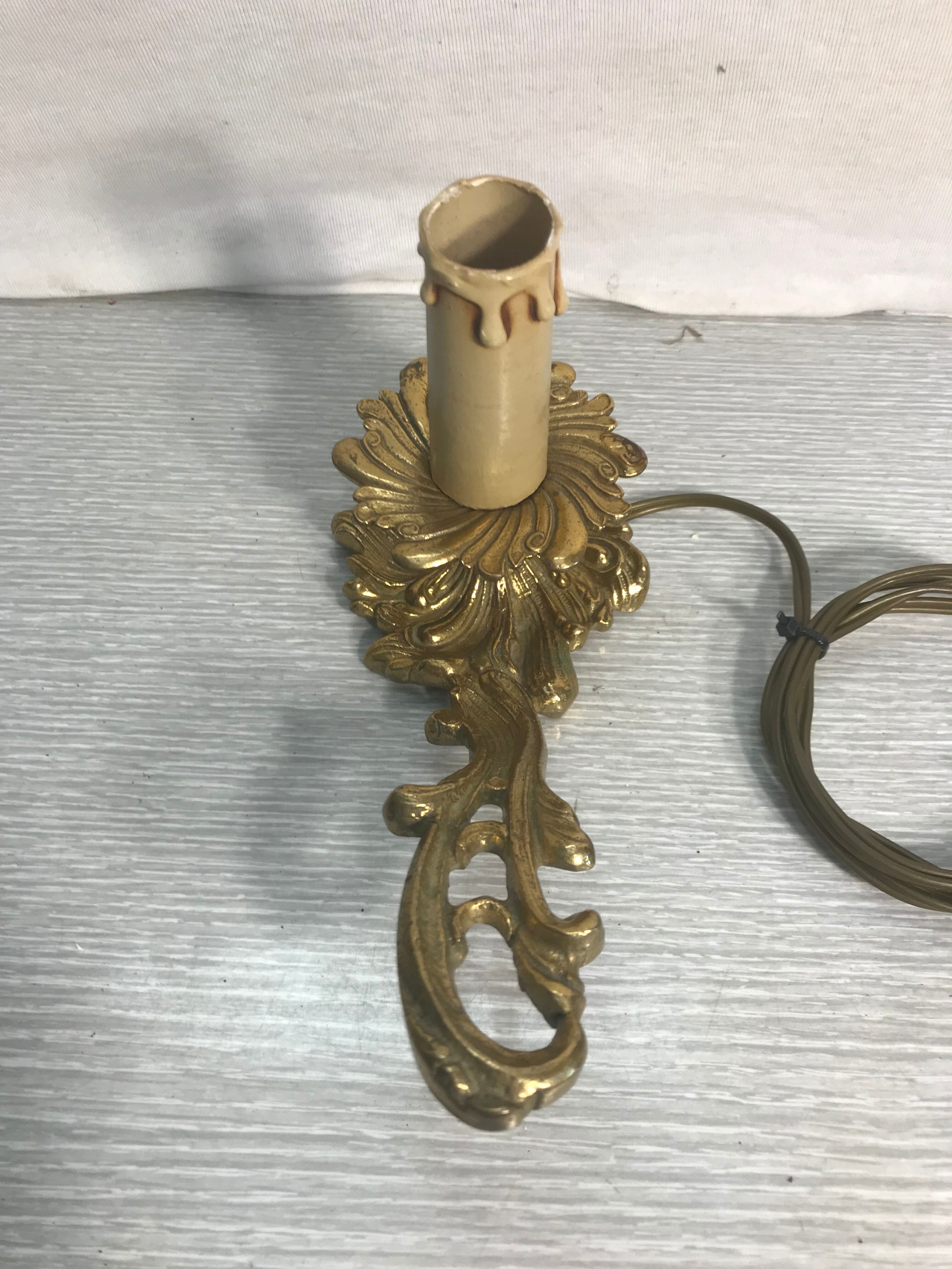 Former hand candleholder in golden bronze electrified vintage lamp