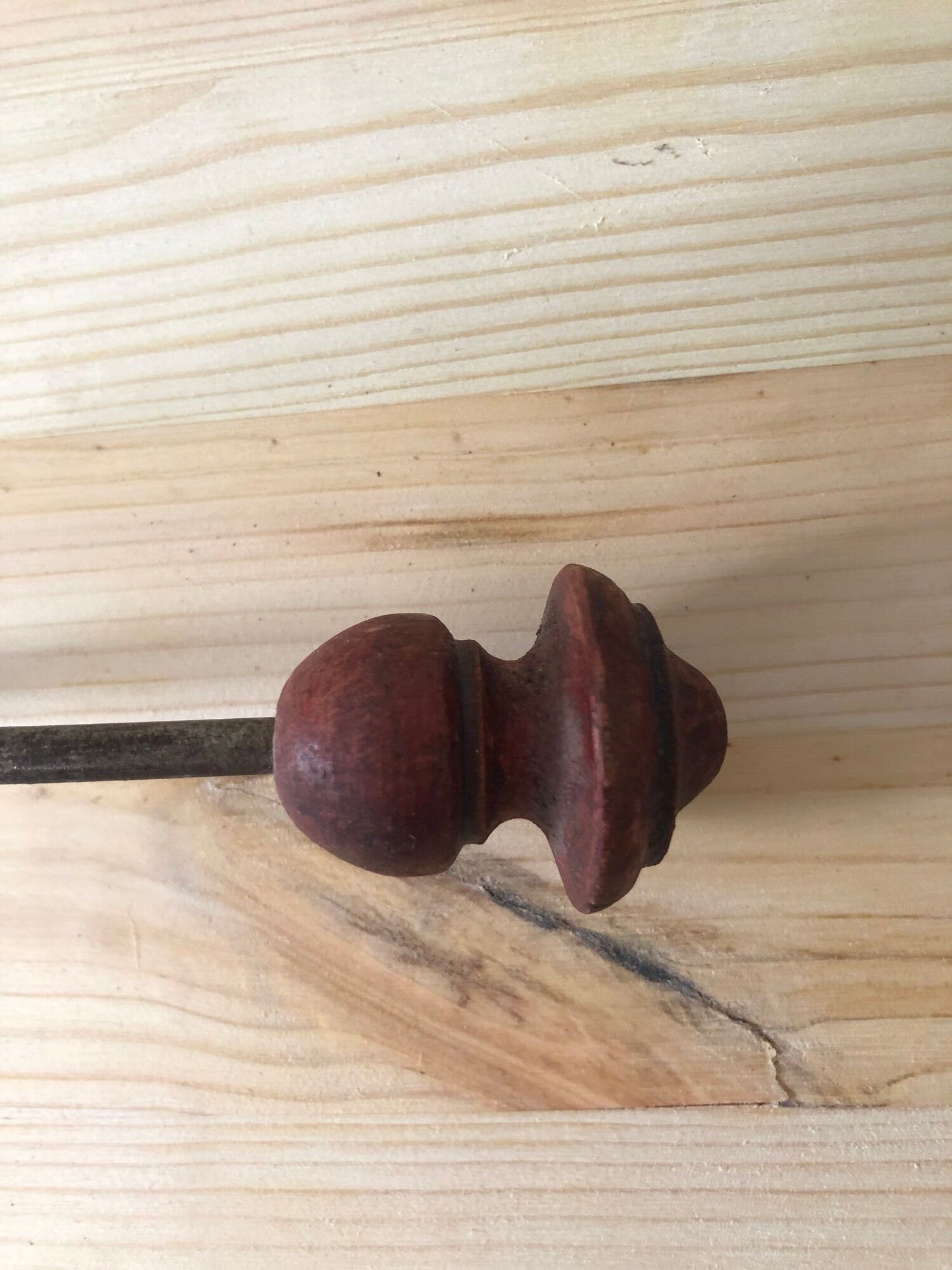 Vintage patère in red wood and metal bistro style
