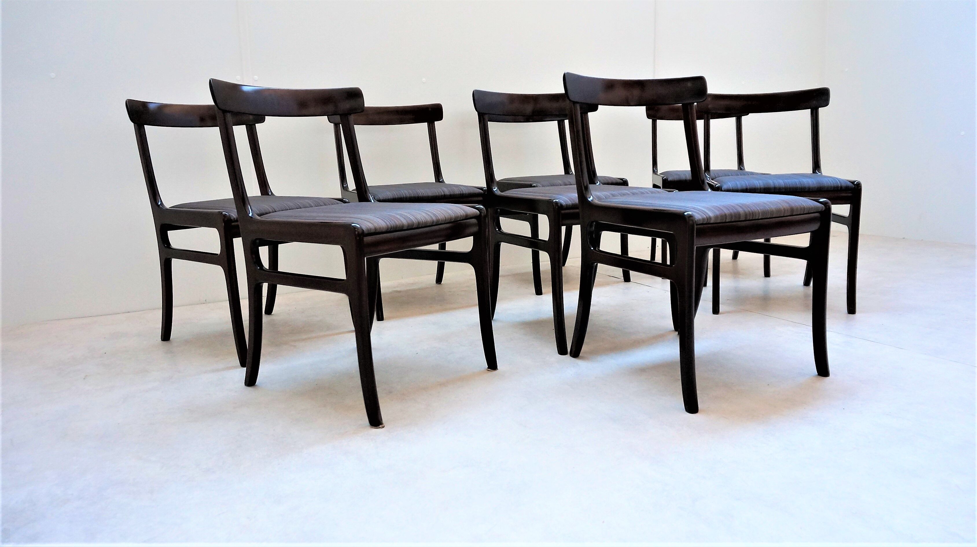 Series of 8 chairs Rundstedlung Ole Wanscher