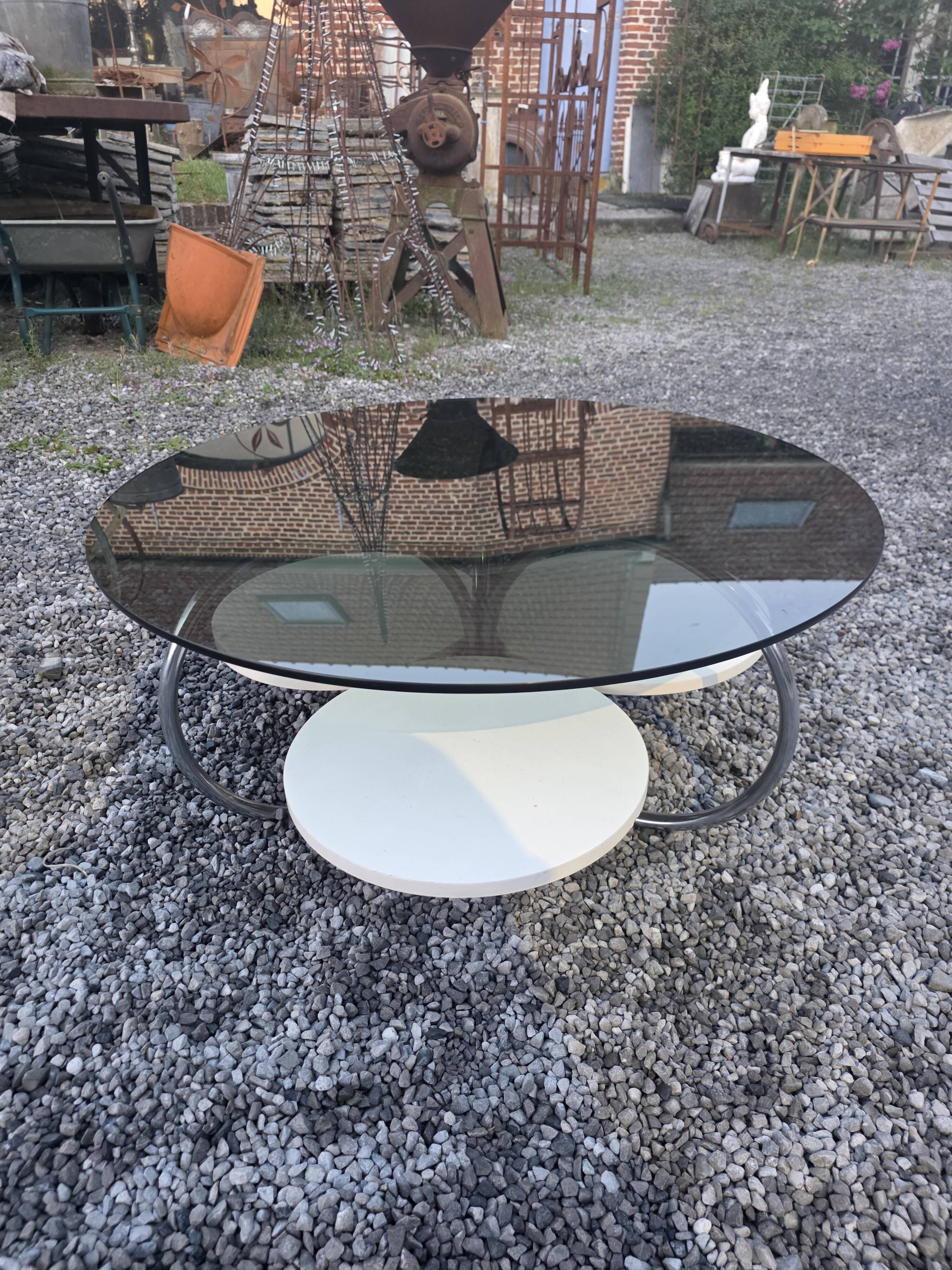 Table basse en verre fumé pied chromé des années 70