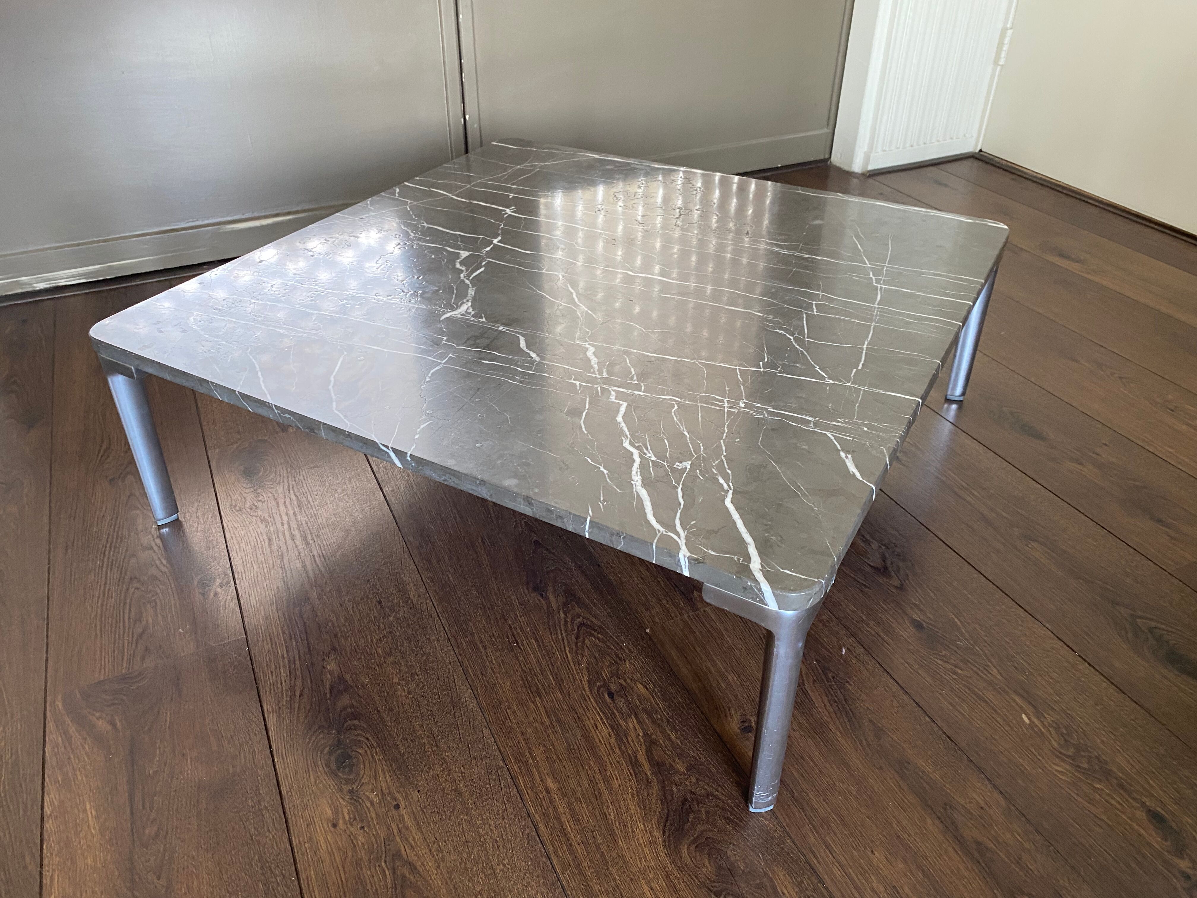 Table basse vintage et moderniste Rolf Benz en marbre et acier