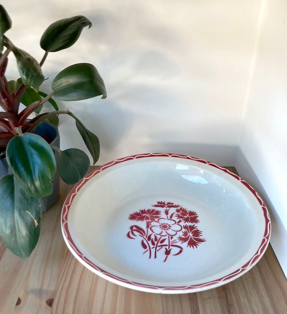 Vintage retro Lunéville dish, Annecy model, red flowers