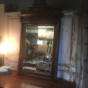 Miroir biseauté de style Henri ii en noyer